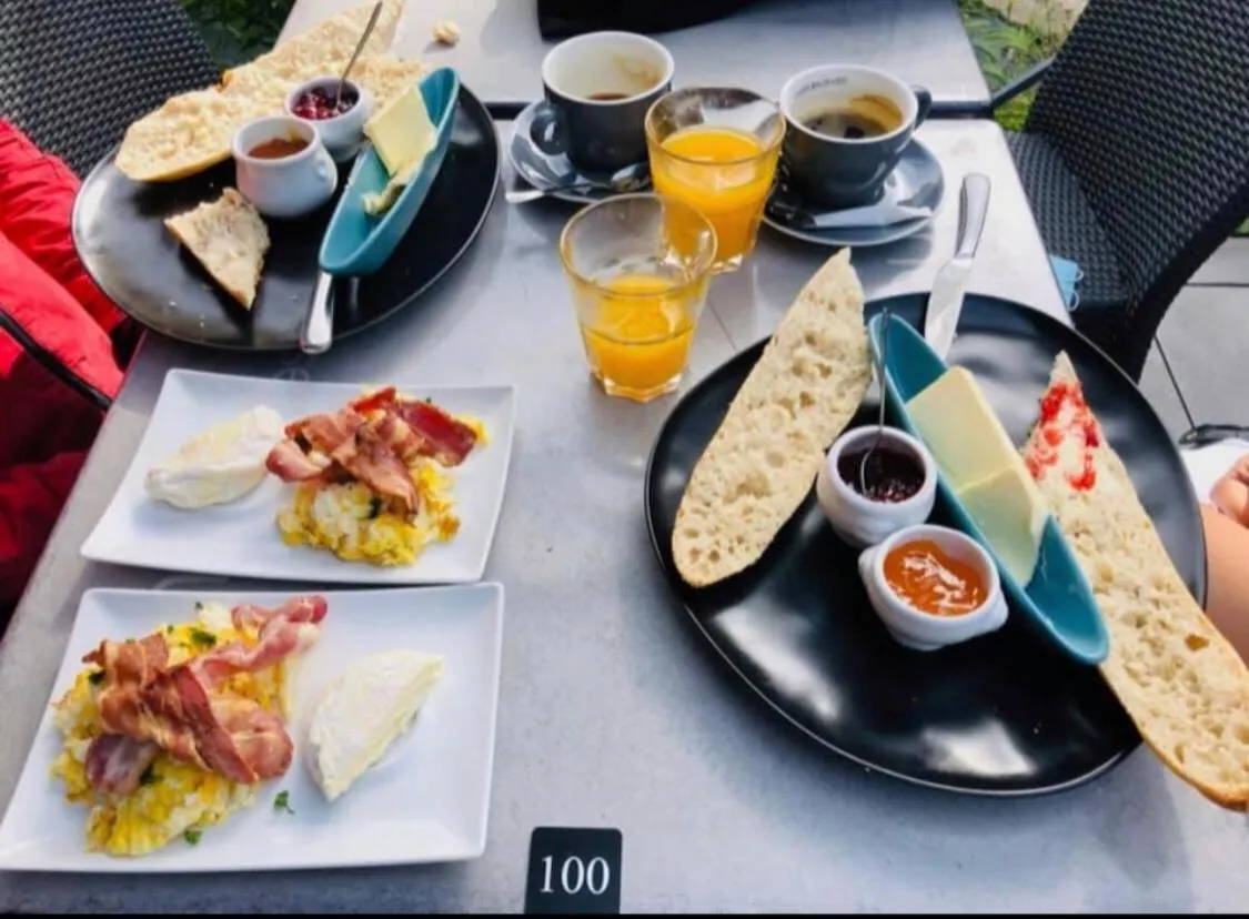 Restaurant/places to eat in Les Chambres de la bourse