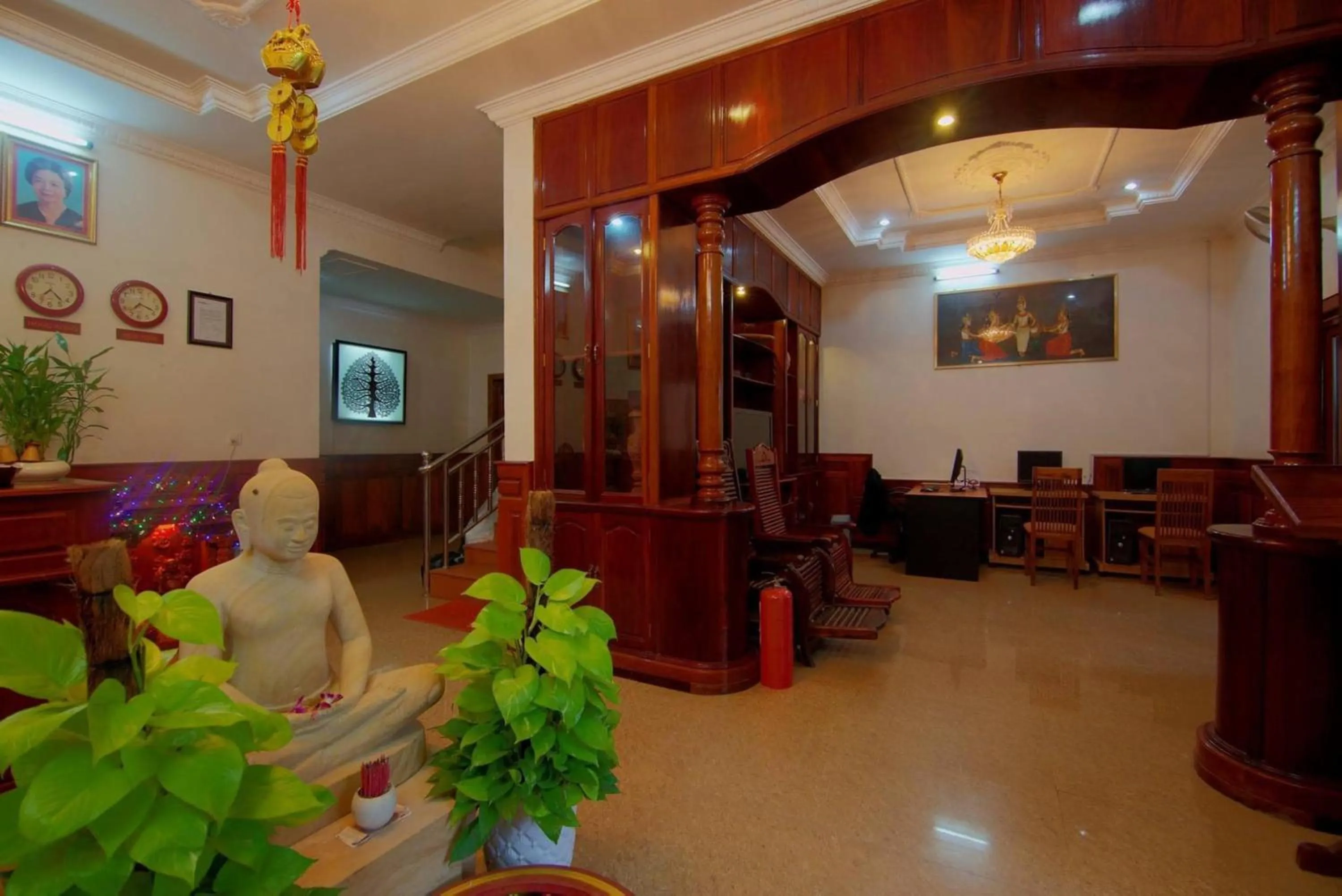 Communal lounge/ TV room in Bou Phanith Villa