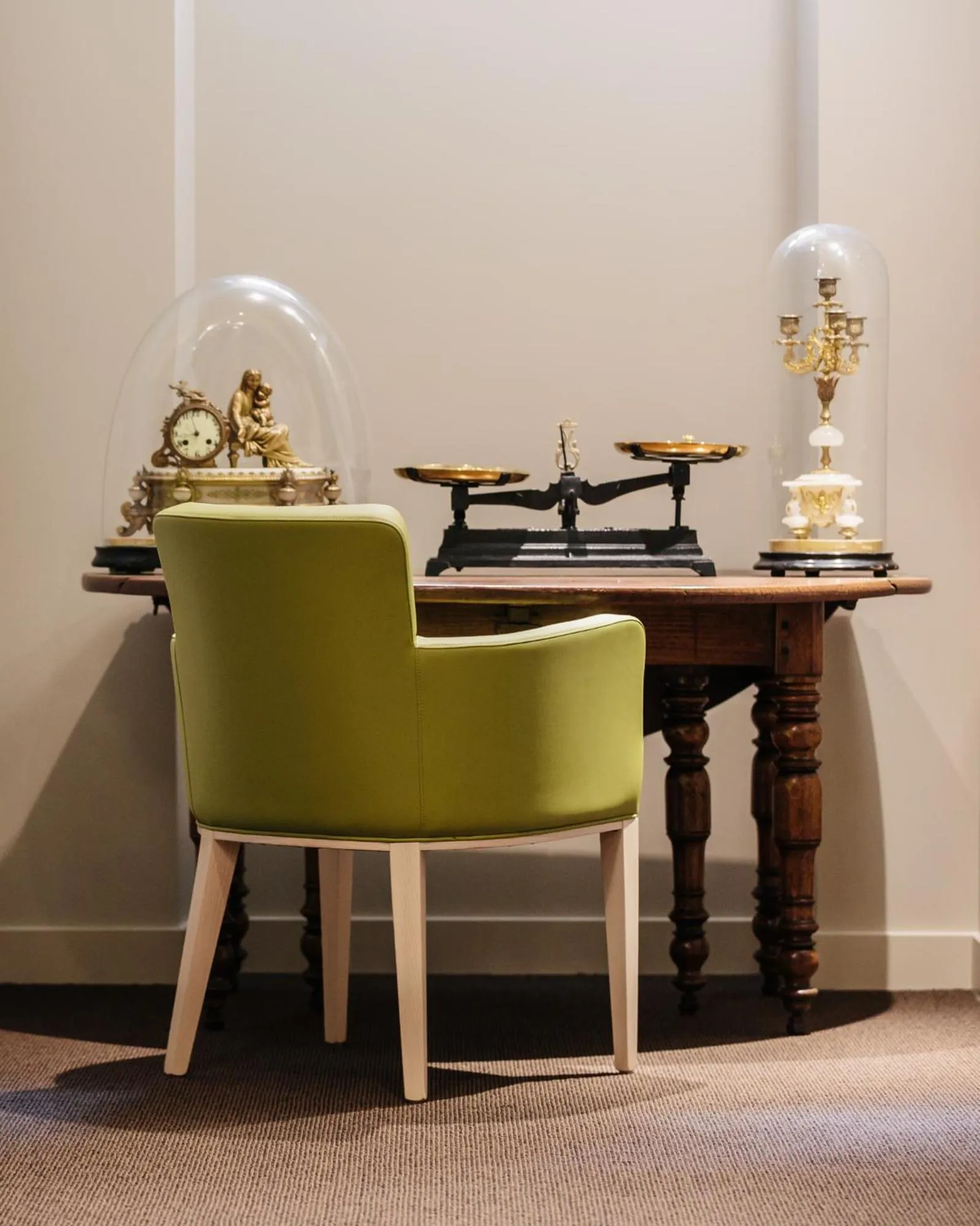 Decorative detail in Hotel-Café du Trinquet