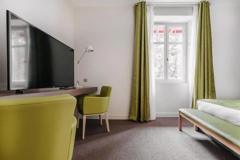Decorative detail, Bed in Hotel-Café du Trinquet