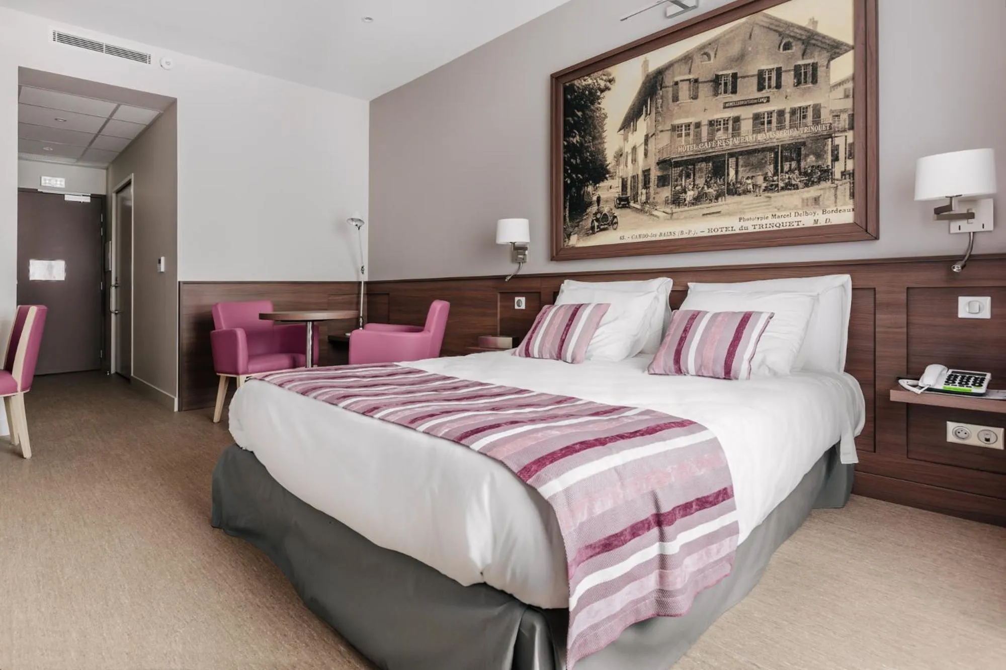 Photo of the whole room, Bed in Hotel-Café du Trinquet