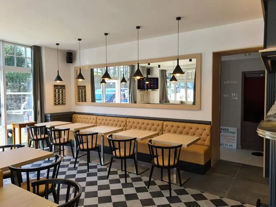 Lounge or bar in Hotel-Café du Trinquet