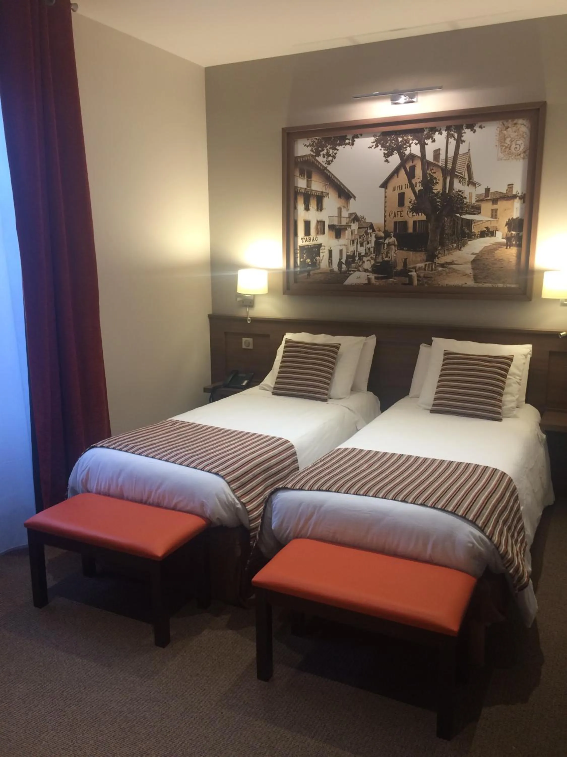 Bed in Hotel-Café du Trinquet