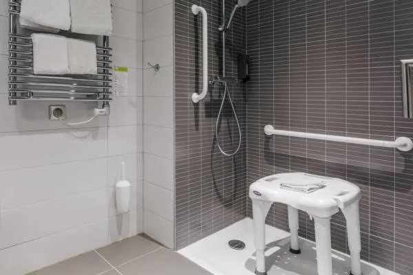 Bathroom in Hotel-Café du Trinquet