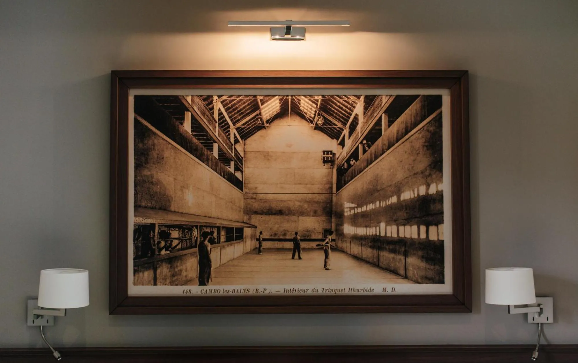 Decorative detail in Hotel-Café du Trinquet