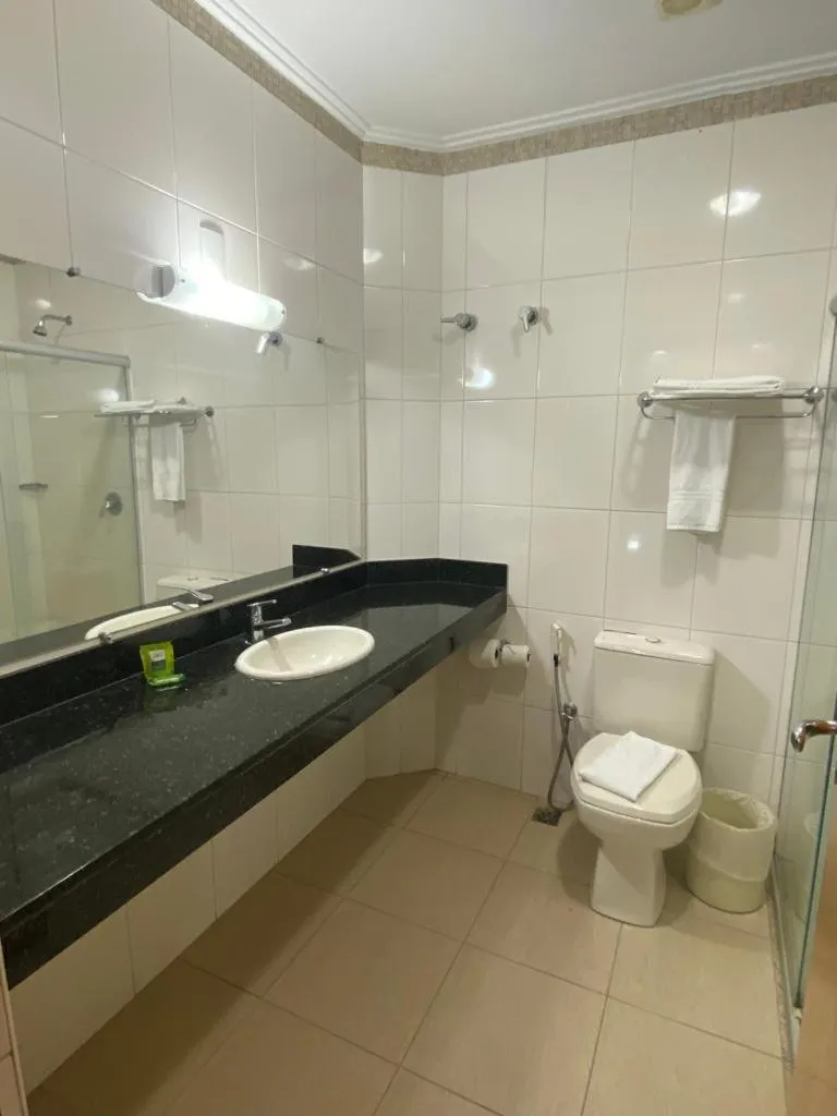 Toilet in Class Hotel Passos Rio Grande Portal da Canastra