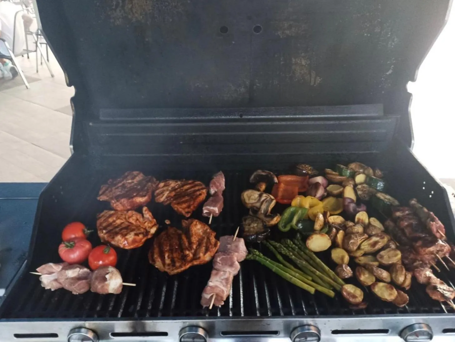 BBQ facilities in Botel Racek