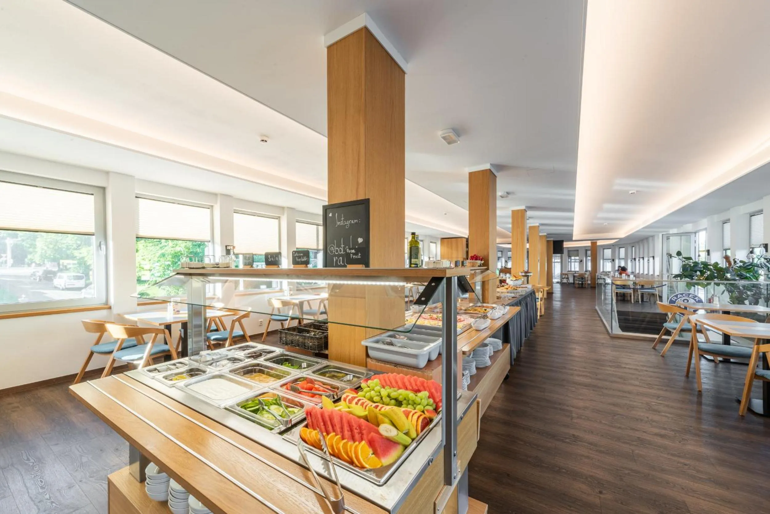 Restaurant/places to eat in Botel Racek