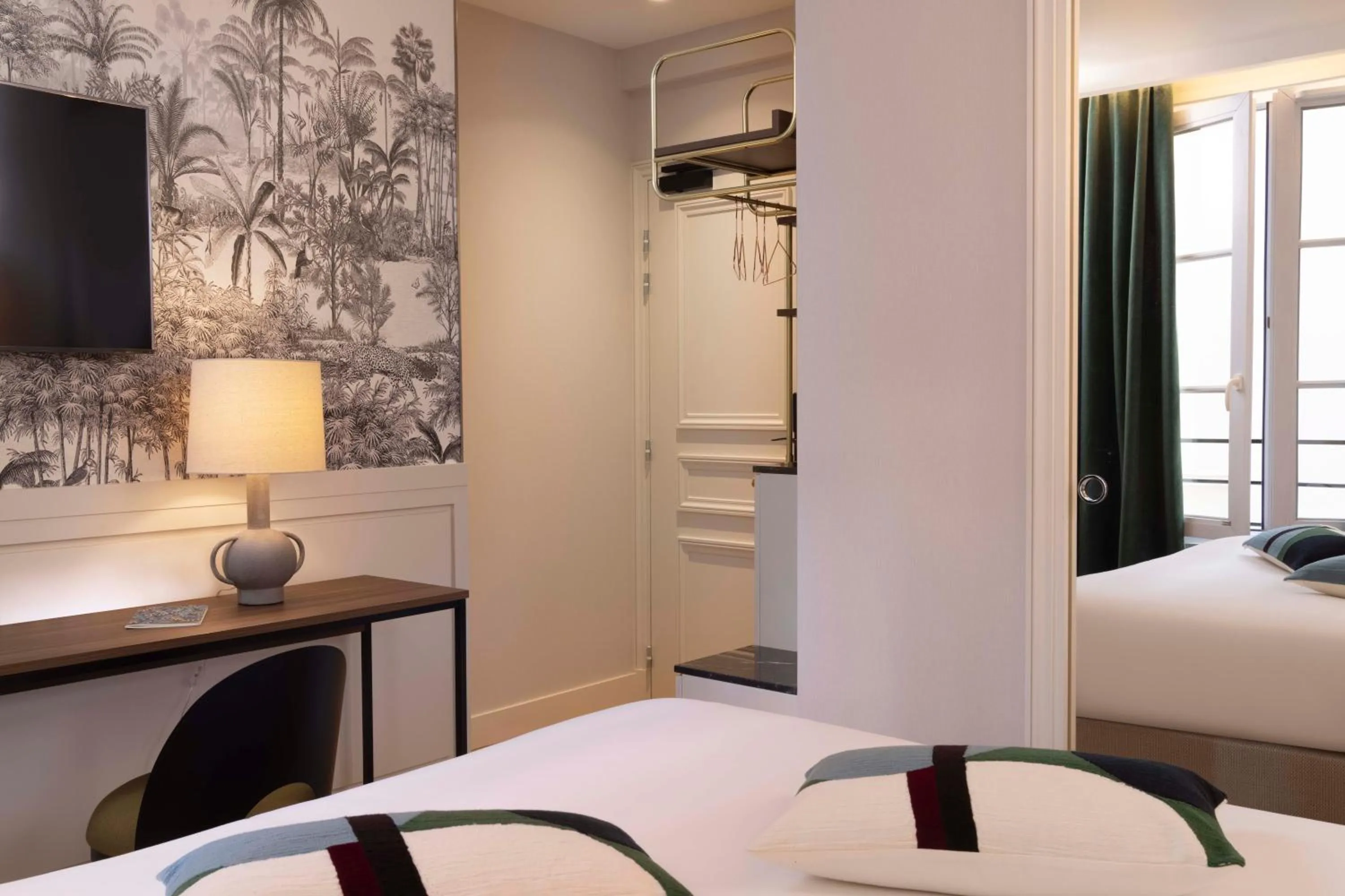 Bedroom, Bed in Hôtel La Canopée