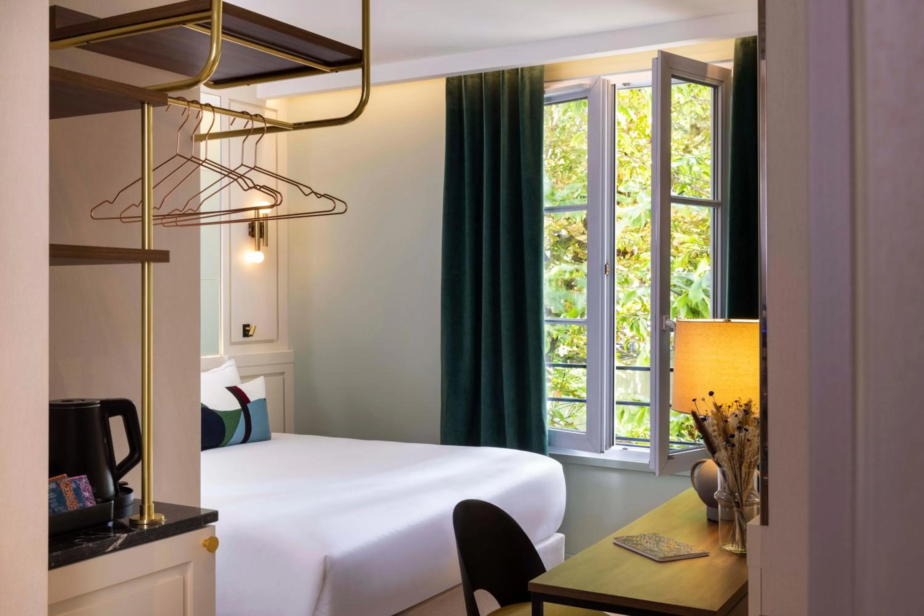 Photo of the whole room, Bed in Hôtel La Canopée