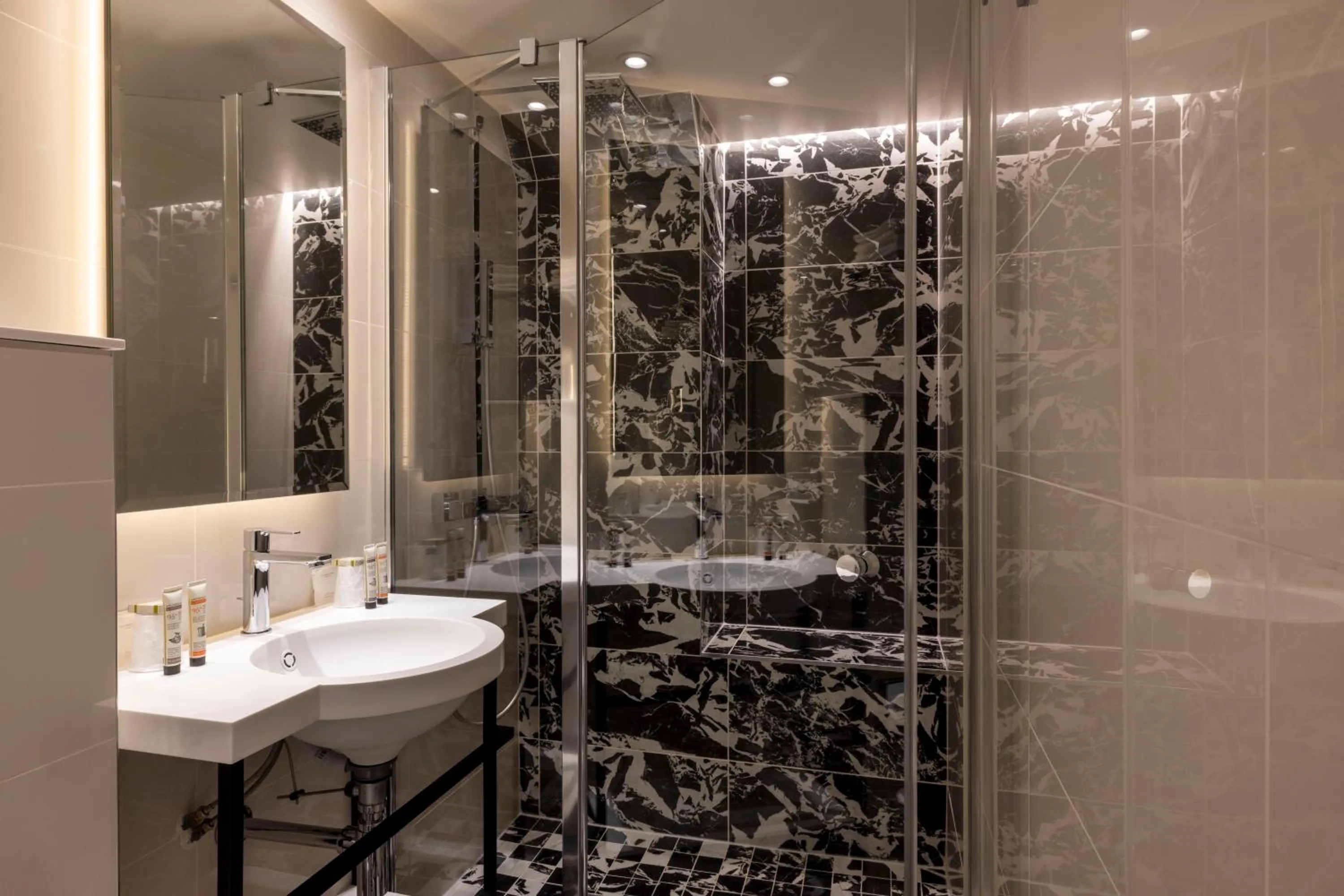 Bathroom in Hôtel La Canopée