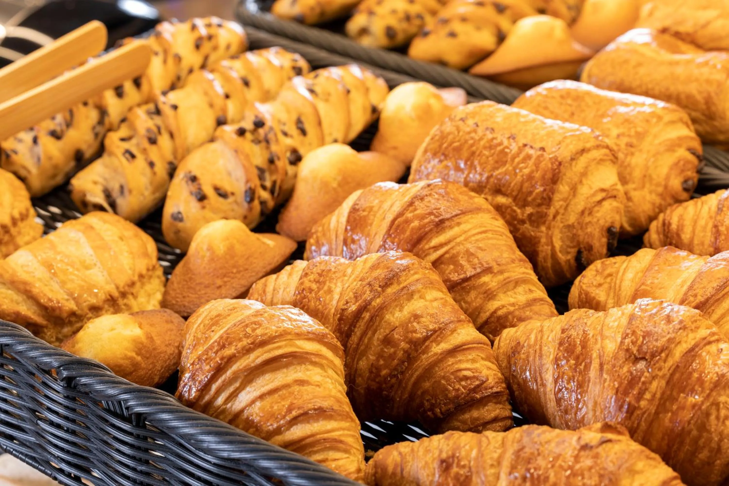 Buffet breakfast in Hôtel La Canopée