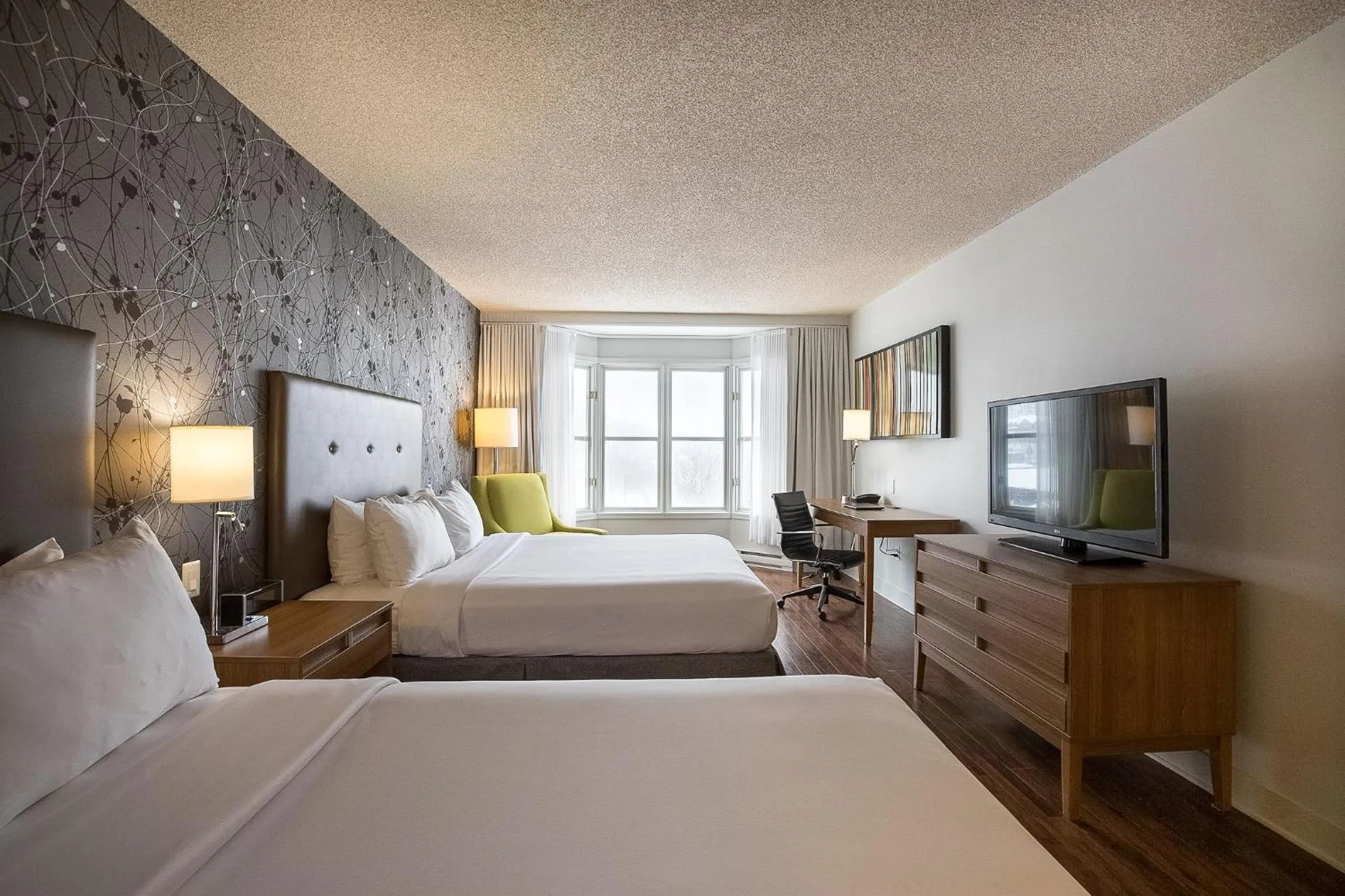 Bedroom, Bed in Hotel Chateau Bromont