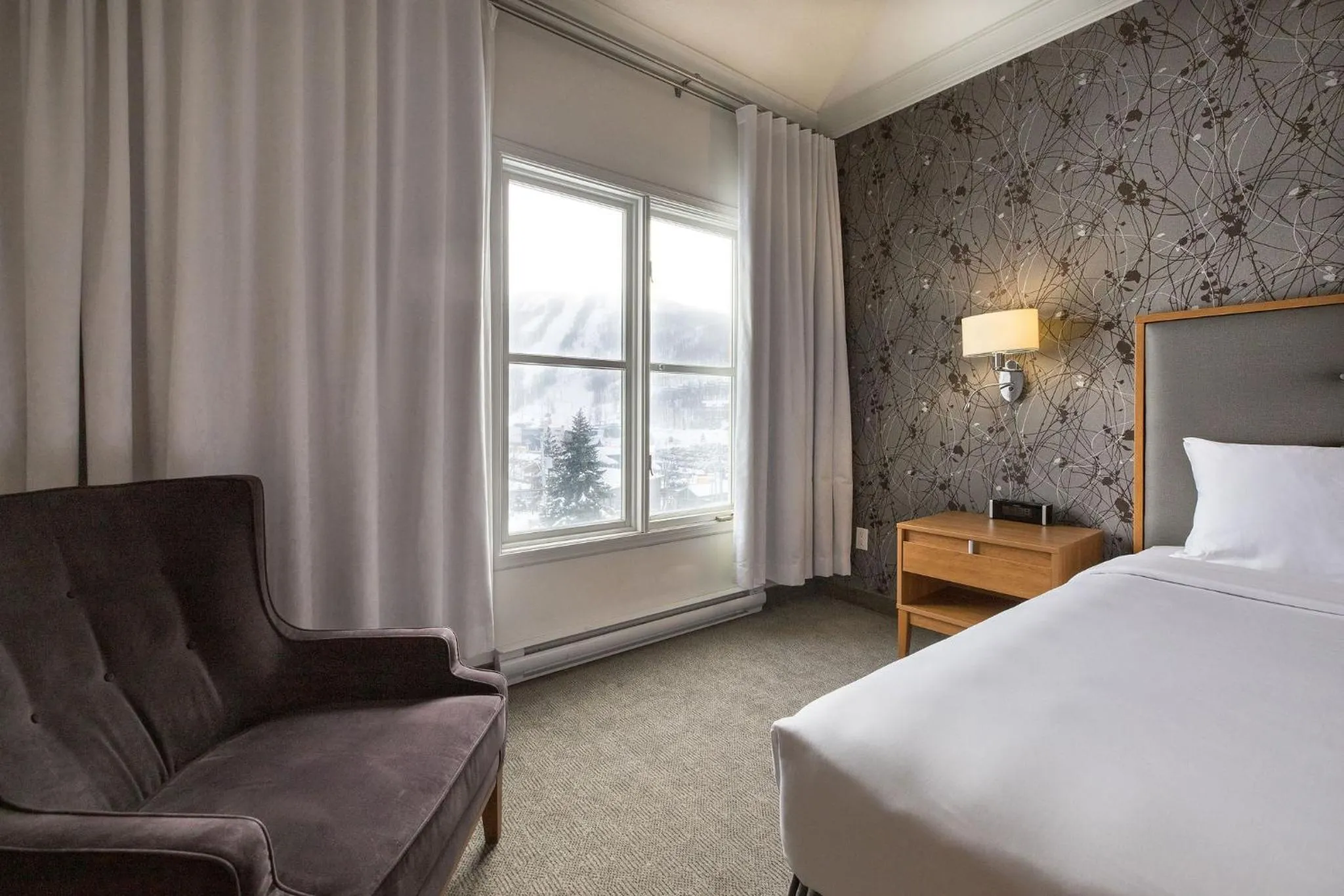 Bedroom, Bed in Hotel Chateau Bromont