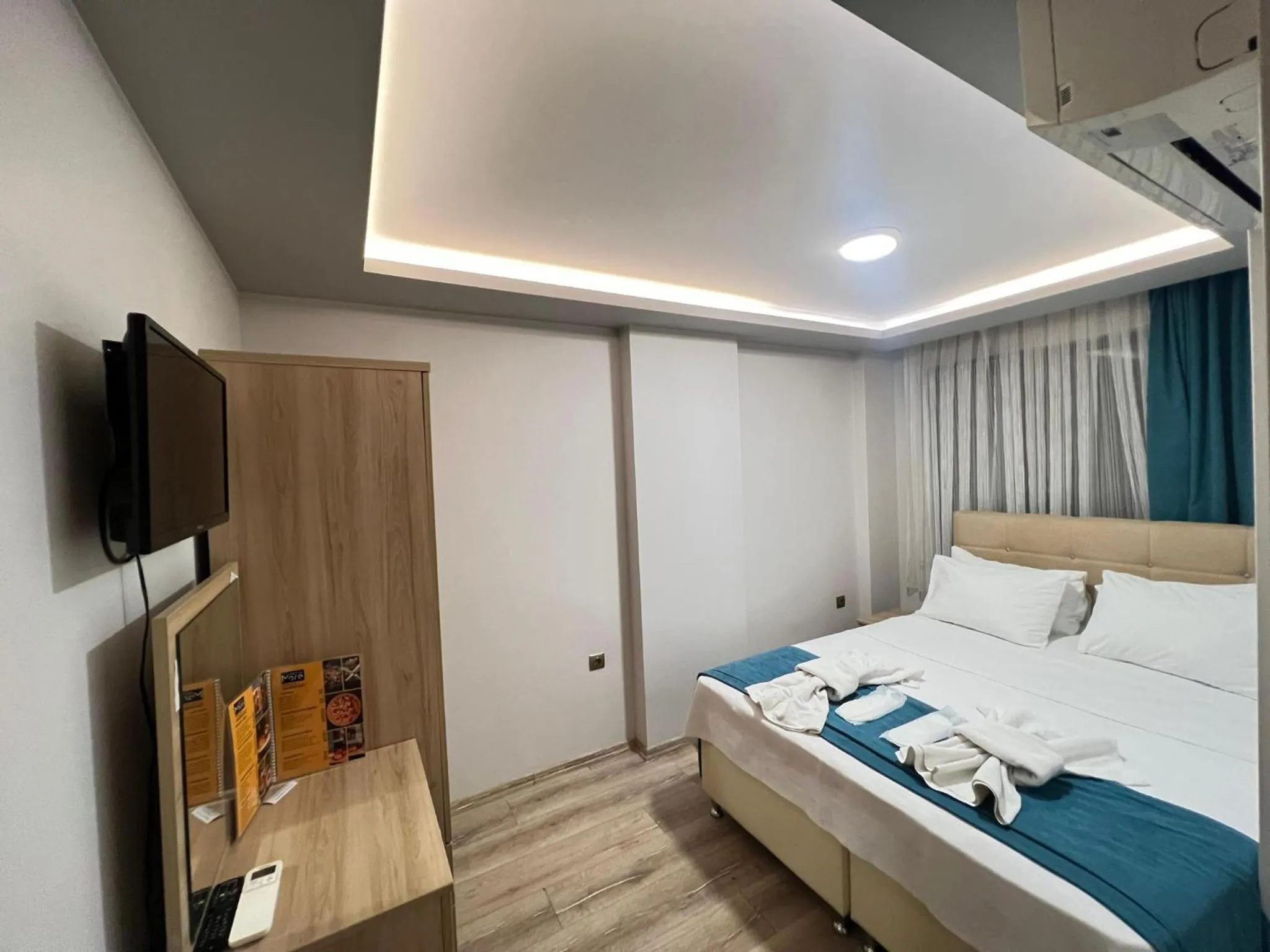 Bedroom, Bed in Trabzon Gloria Suite Hotel