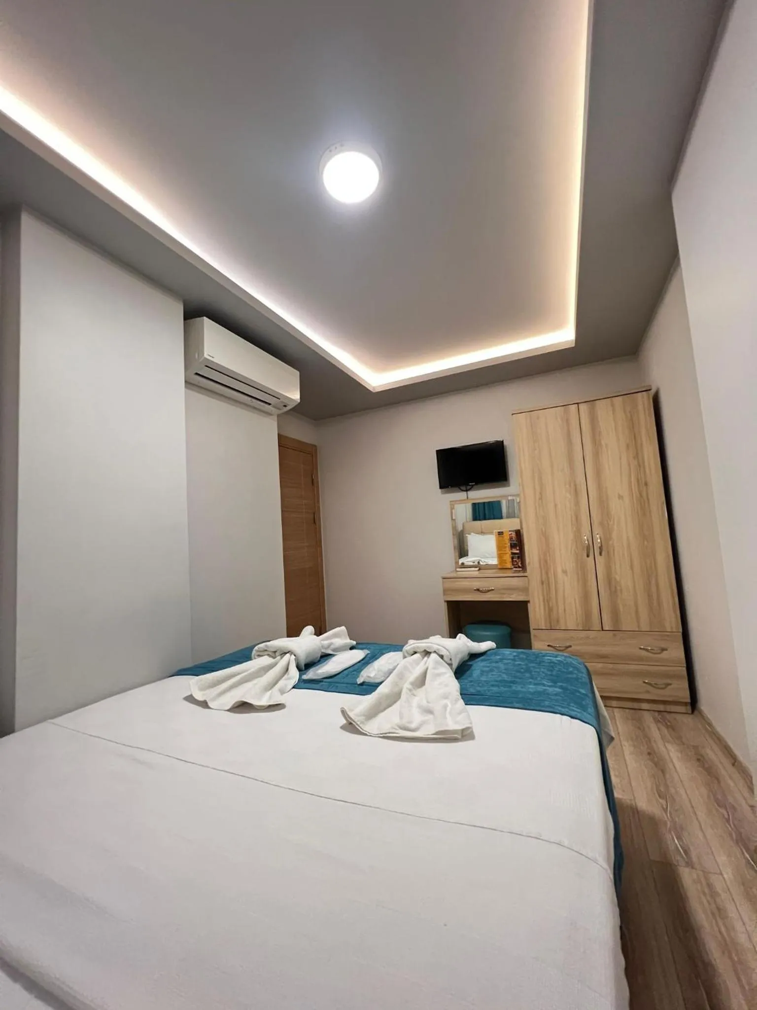 Bedroom, Bed in Trabzon Gloria Suite Hotel