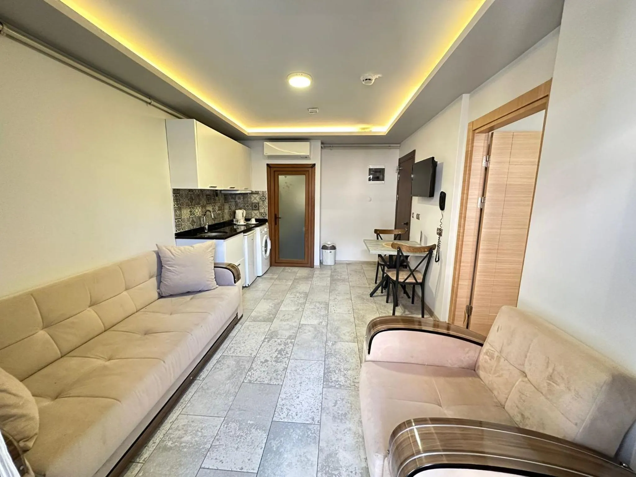 TV and multimedia in Trabzon Gloria Suite Hotel