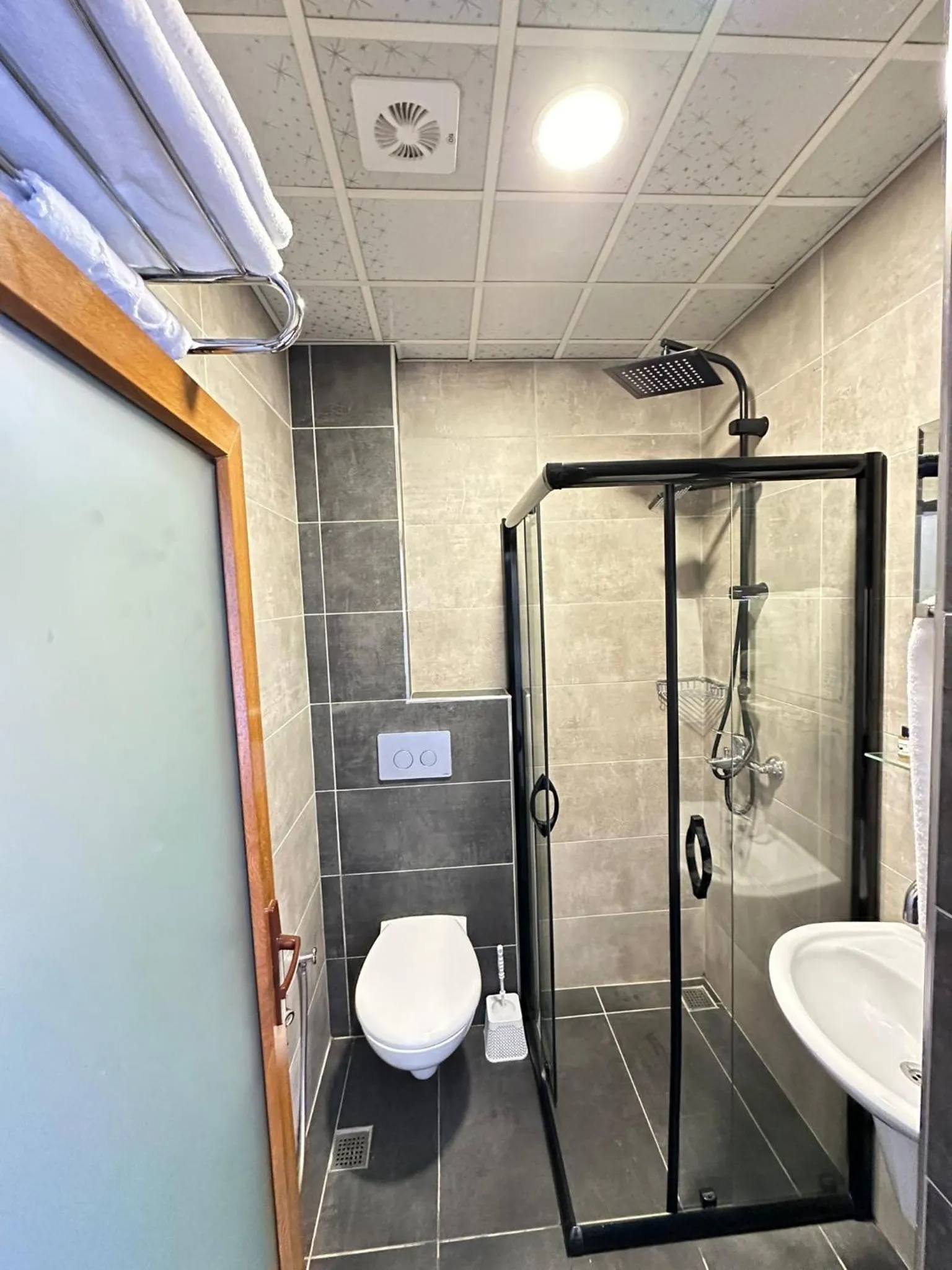 Shower in Trabzon Gloria Suite Hotel