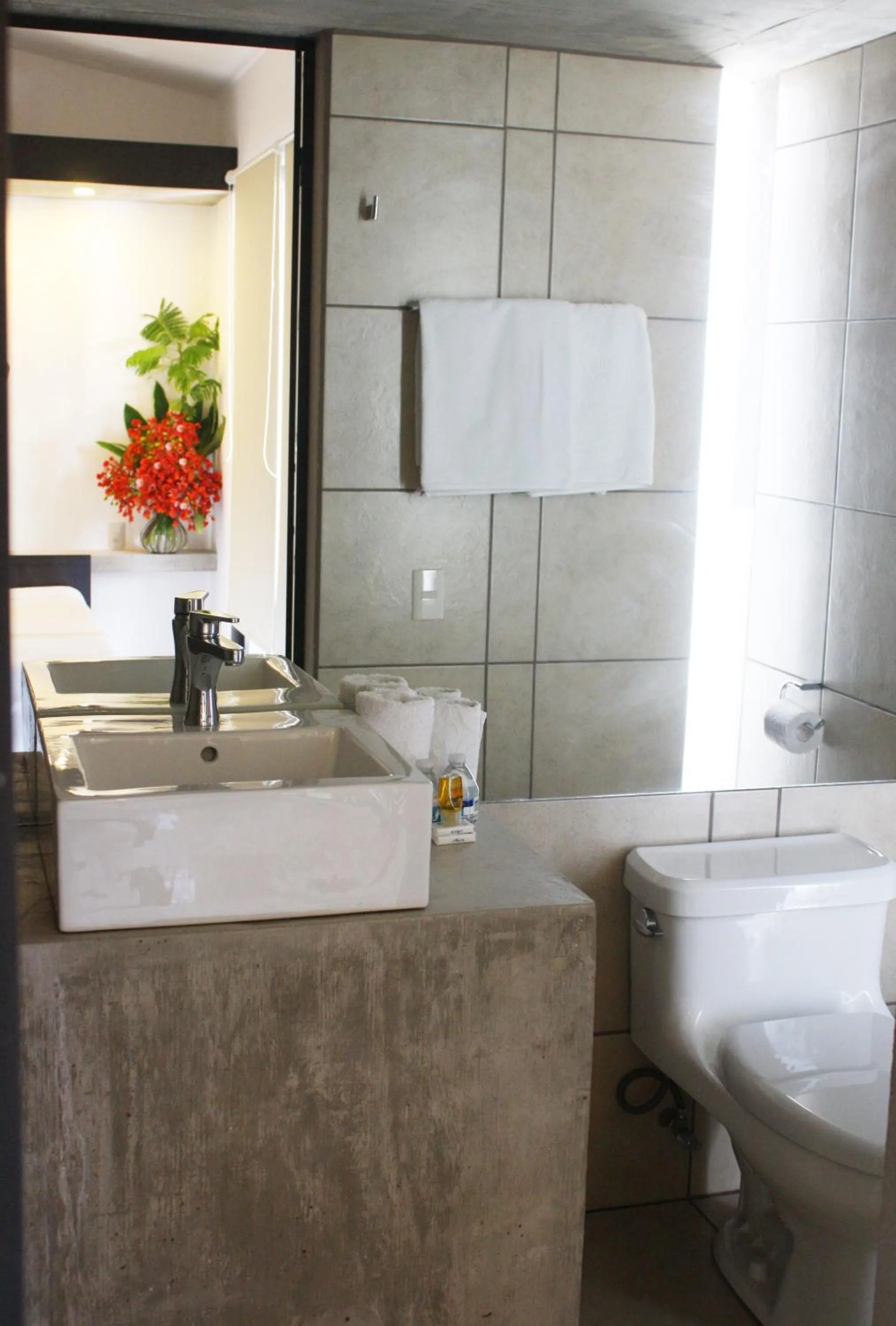 Bathroom in Hotel Maya Rue