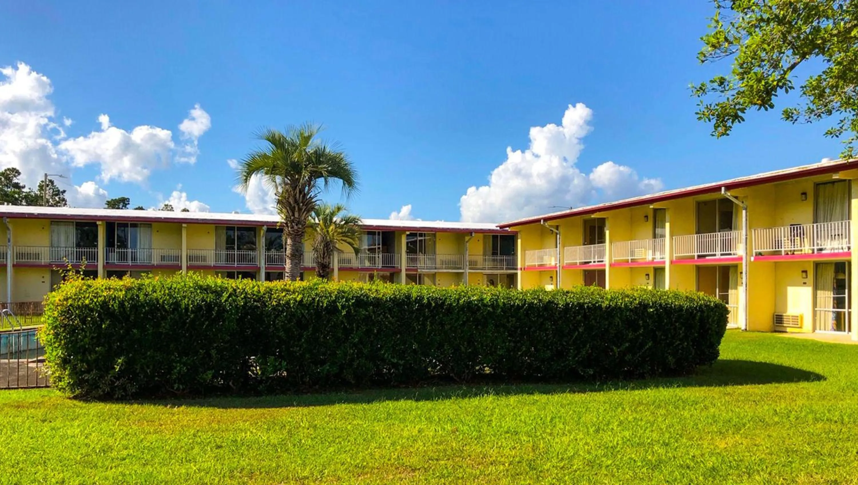 Property Building in Sunset Inn Manning