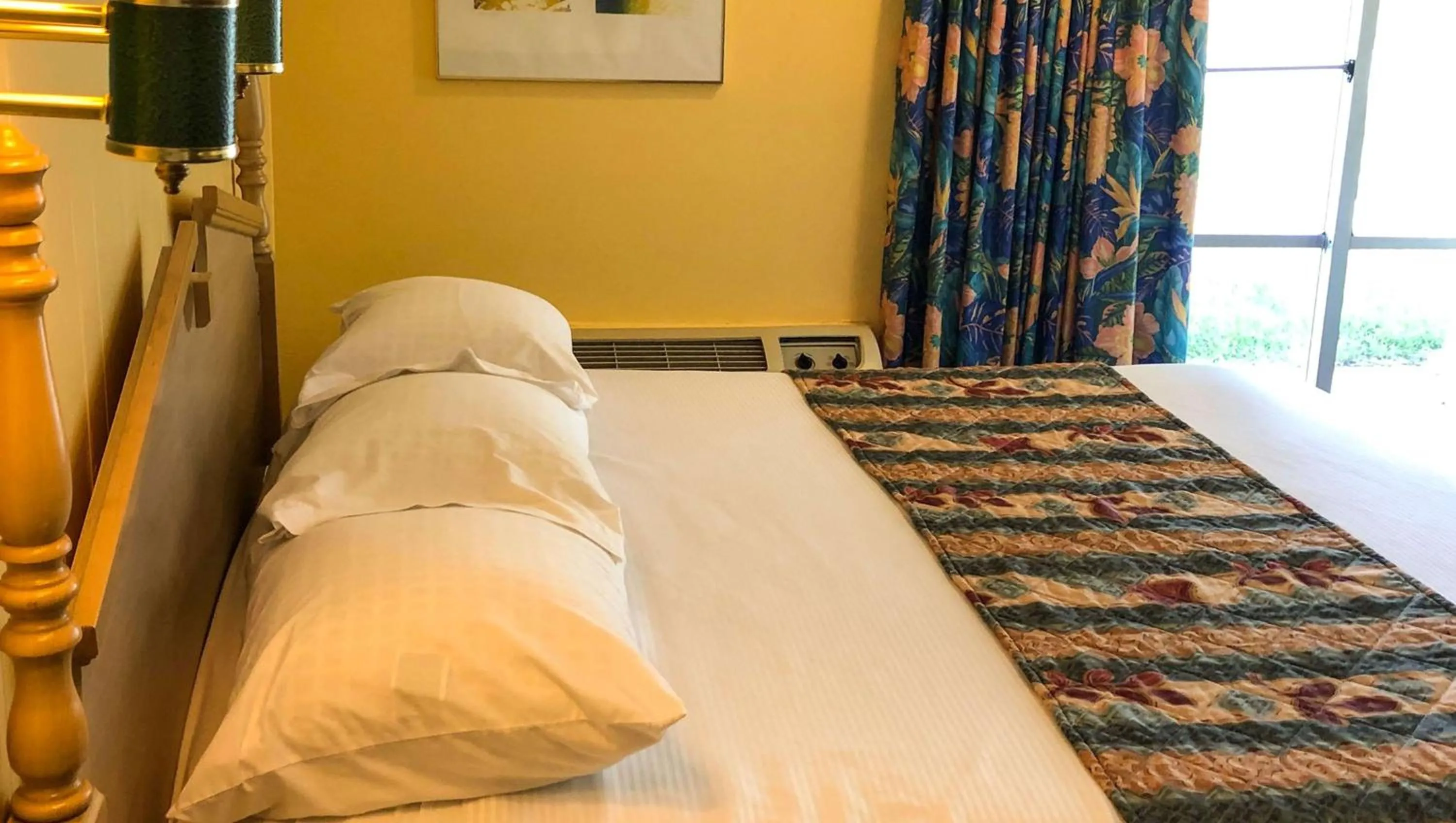 Photo of the whole room in Sunset Inn Manning