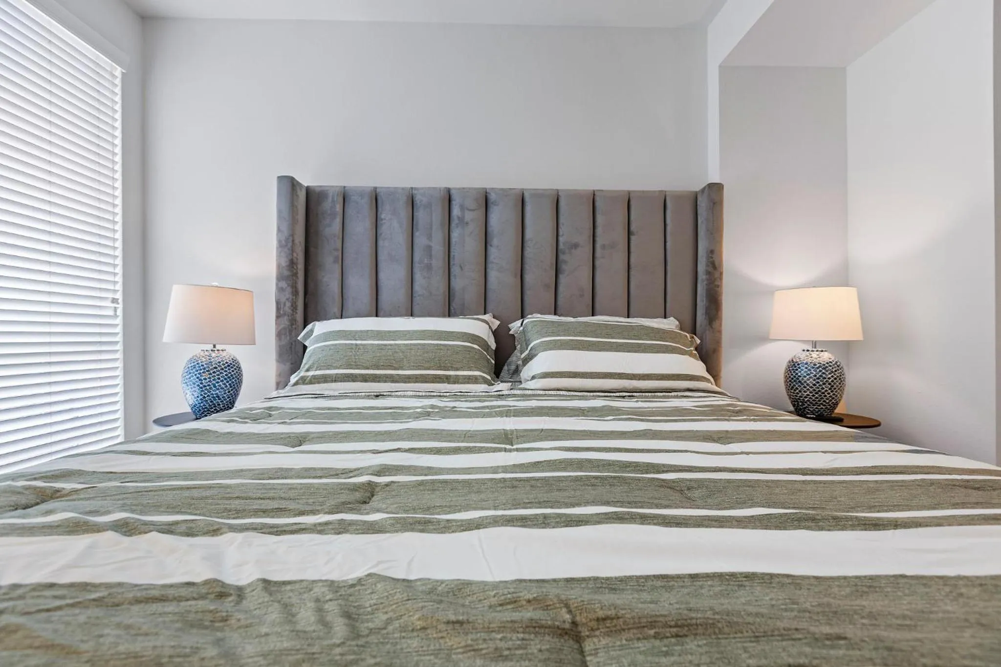 Bed in 1 Luxury Apartment