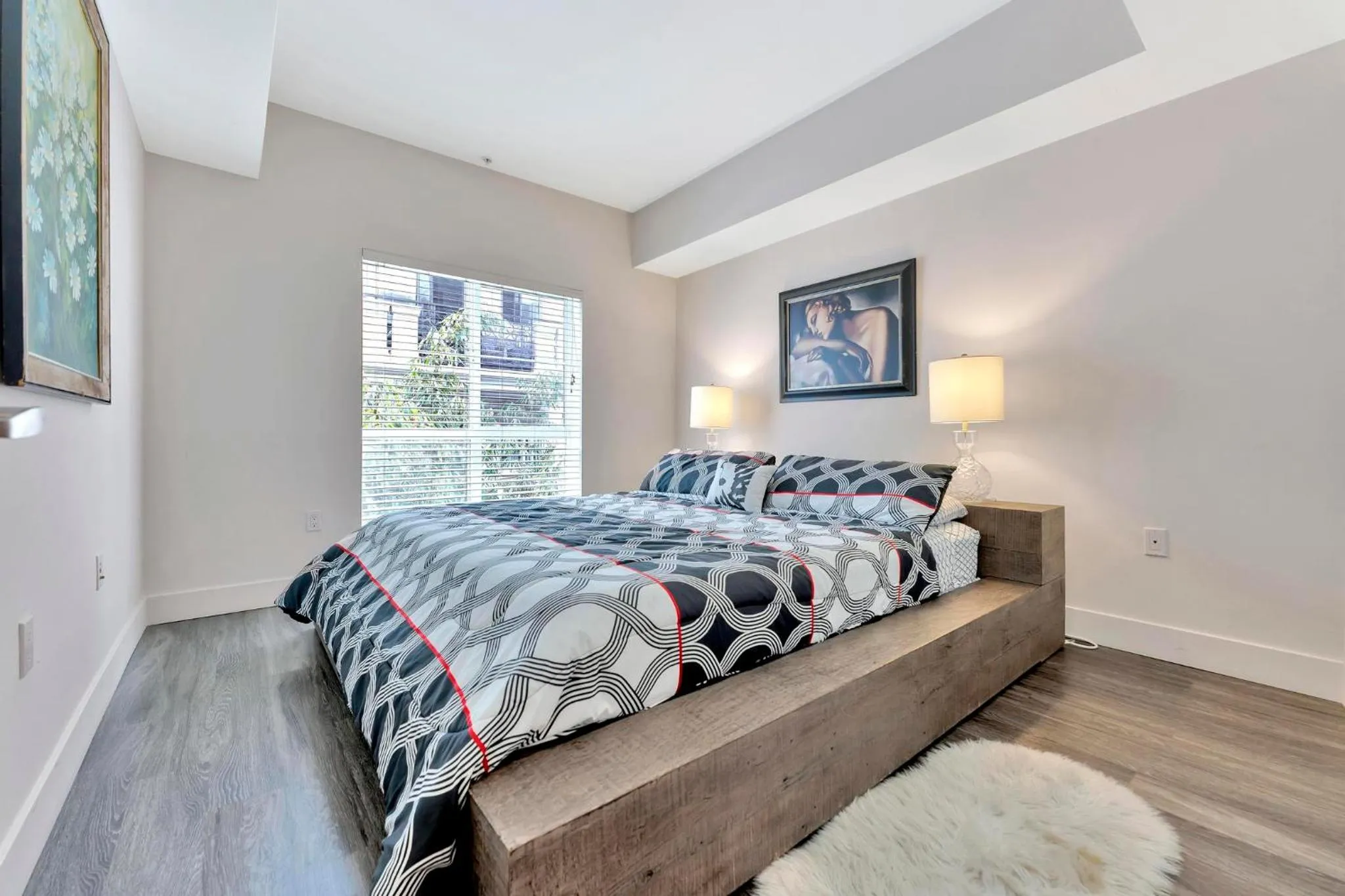 Bed in 1 Luxury Apartment