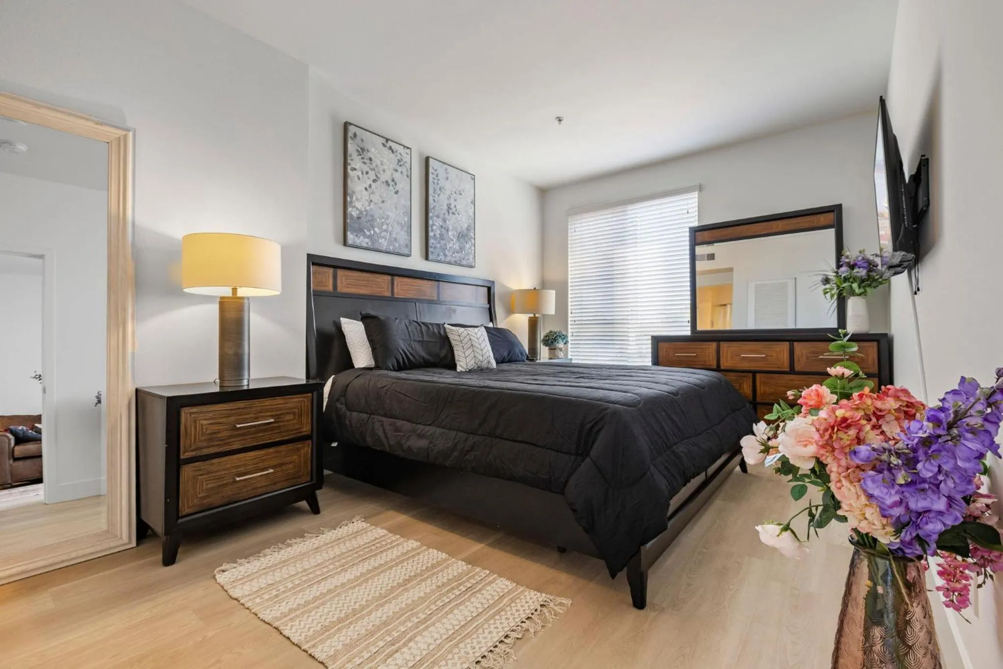 Bed in 1 Luxury Apartment