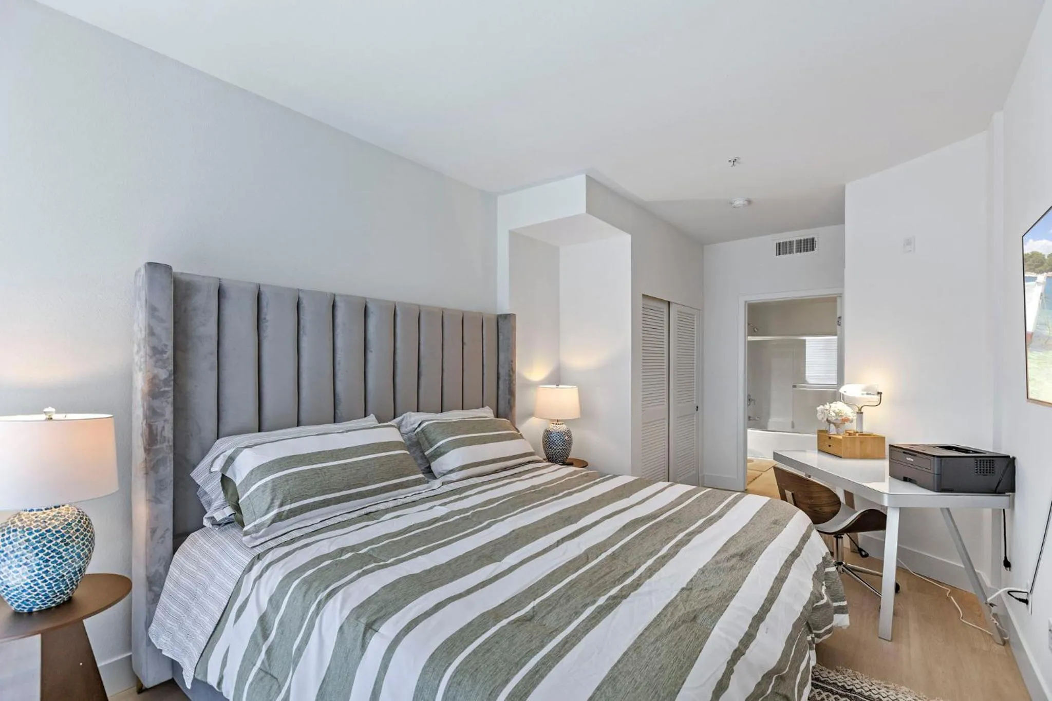 Bed in 1 Luxury Apartment