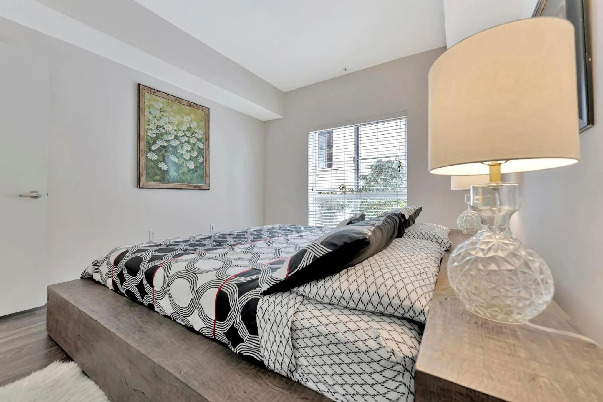 Bed in 1 Luxury Apartment