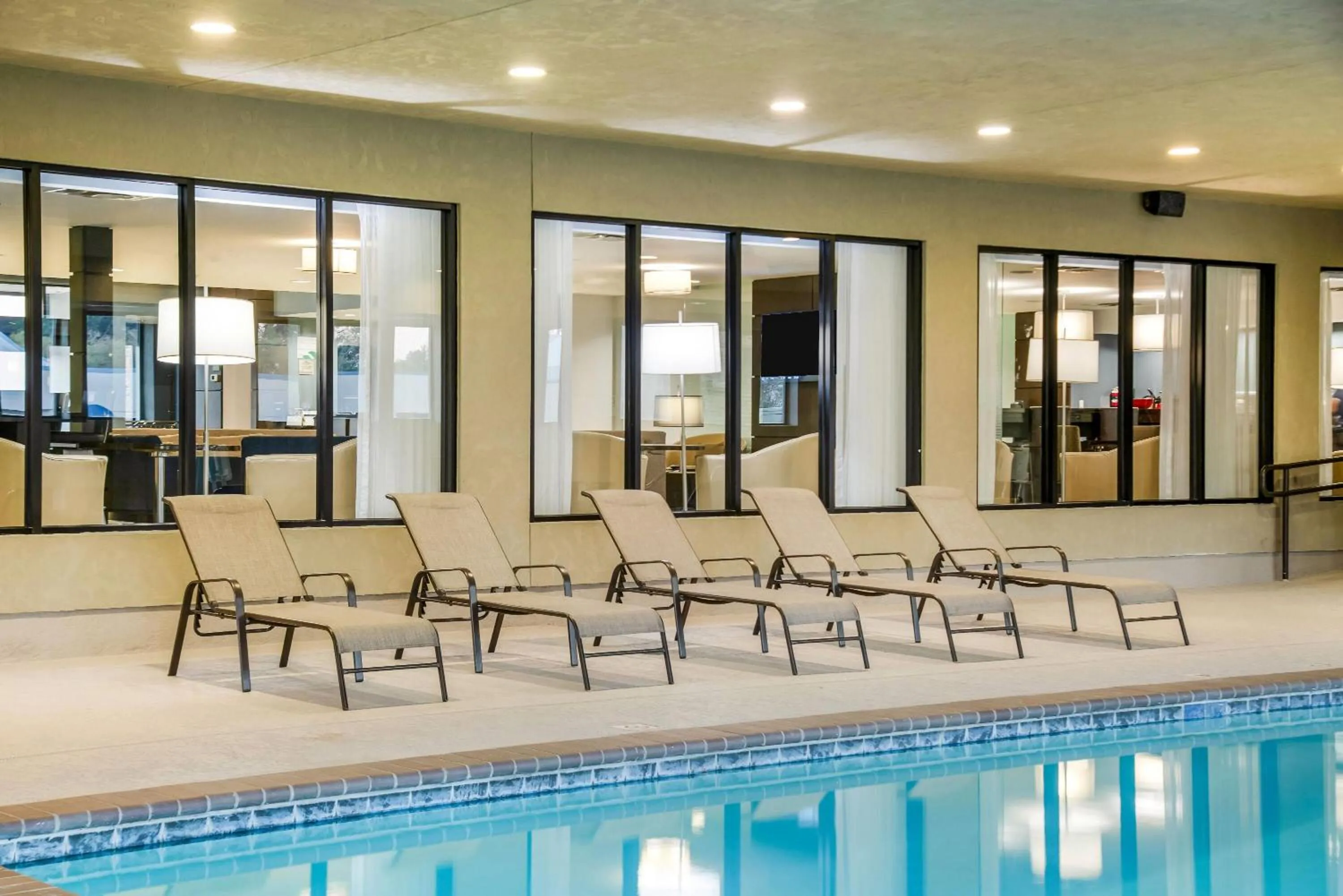 Swimming pool in Wingate Slidell New Orleans