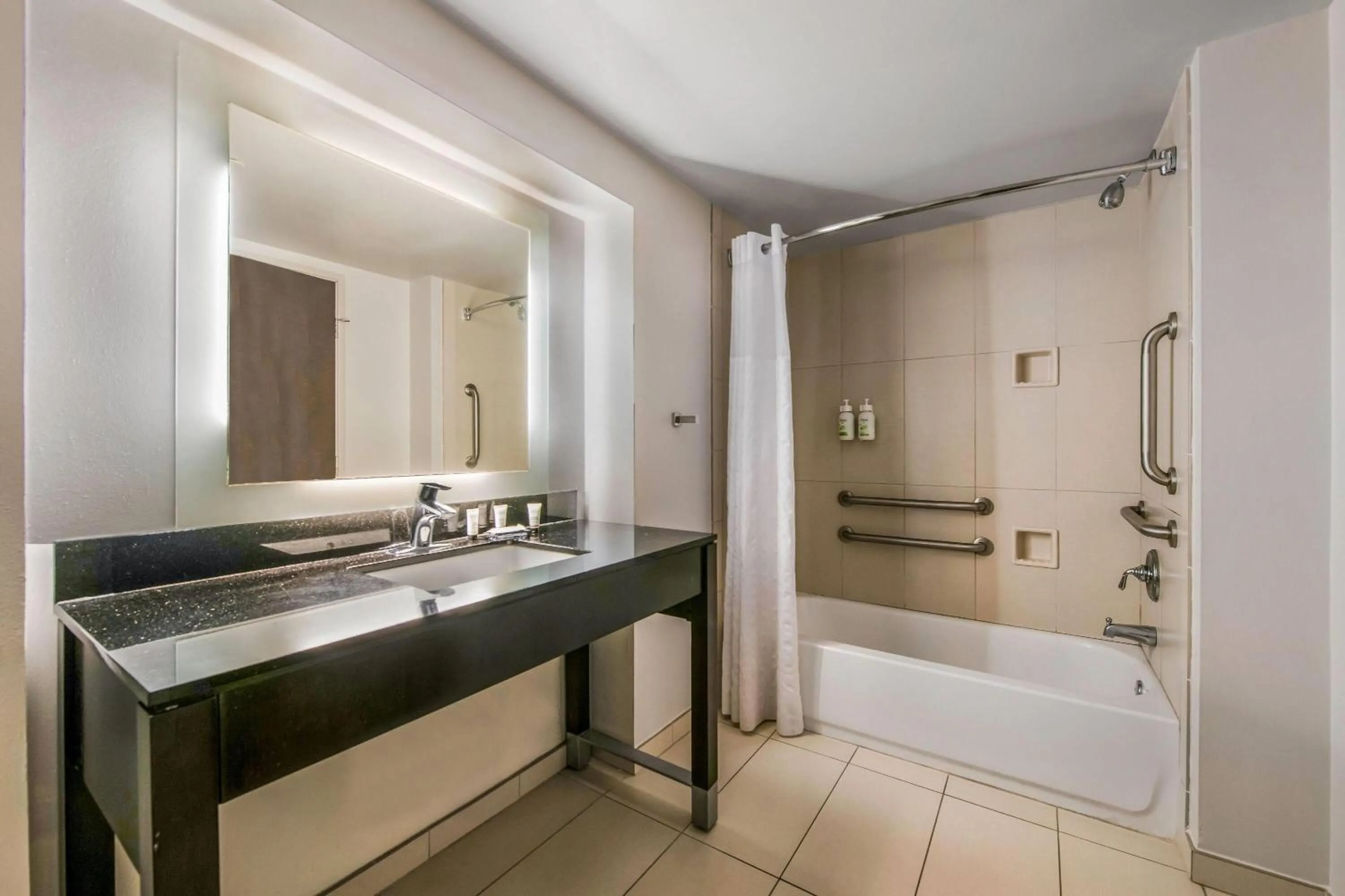 Bathroom in Wingate Slidell New Orleans