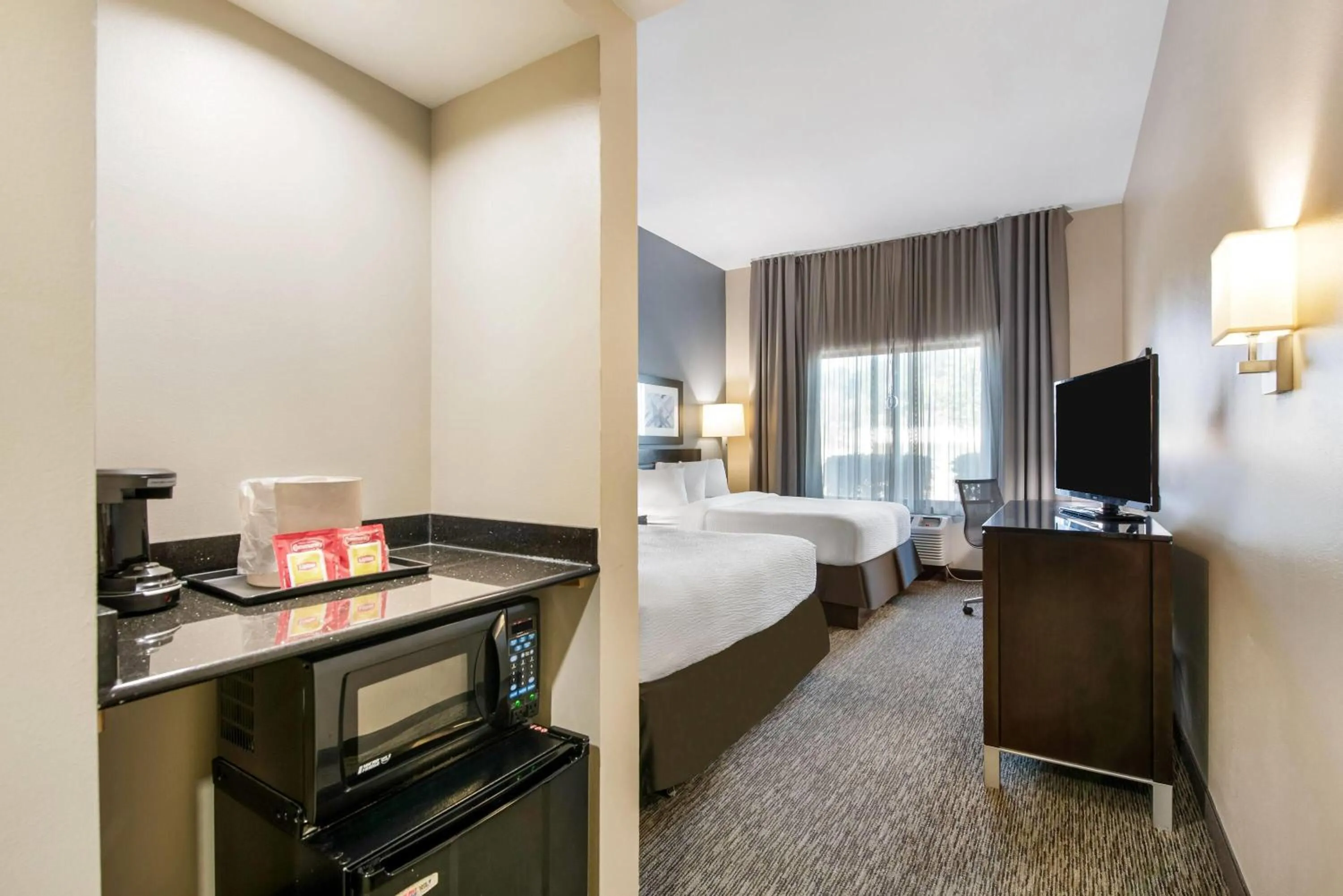 Bed in Wingate Slidell New Orleans