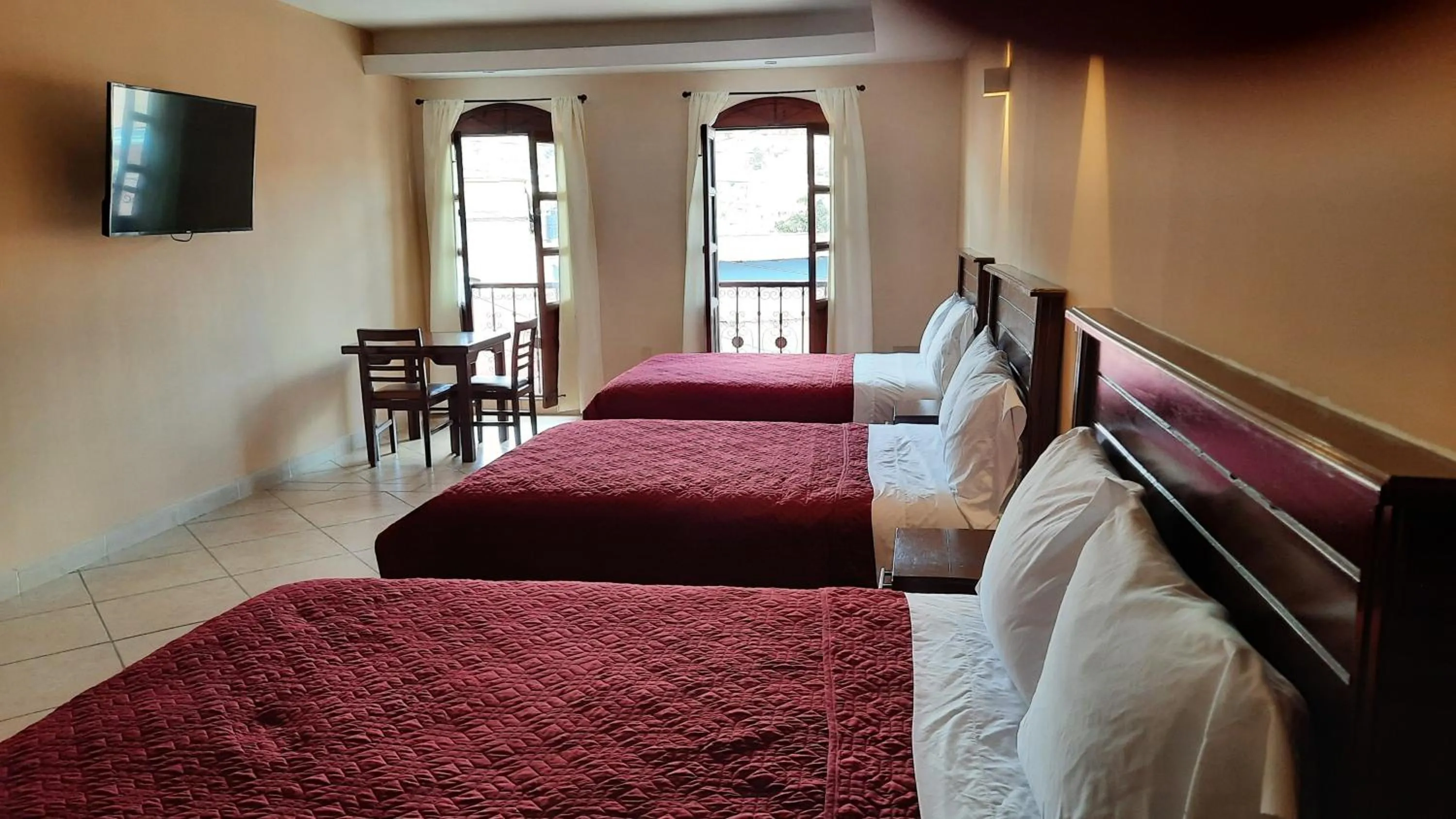 Photo of the whole room, Bed in Suites Del Risco