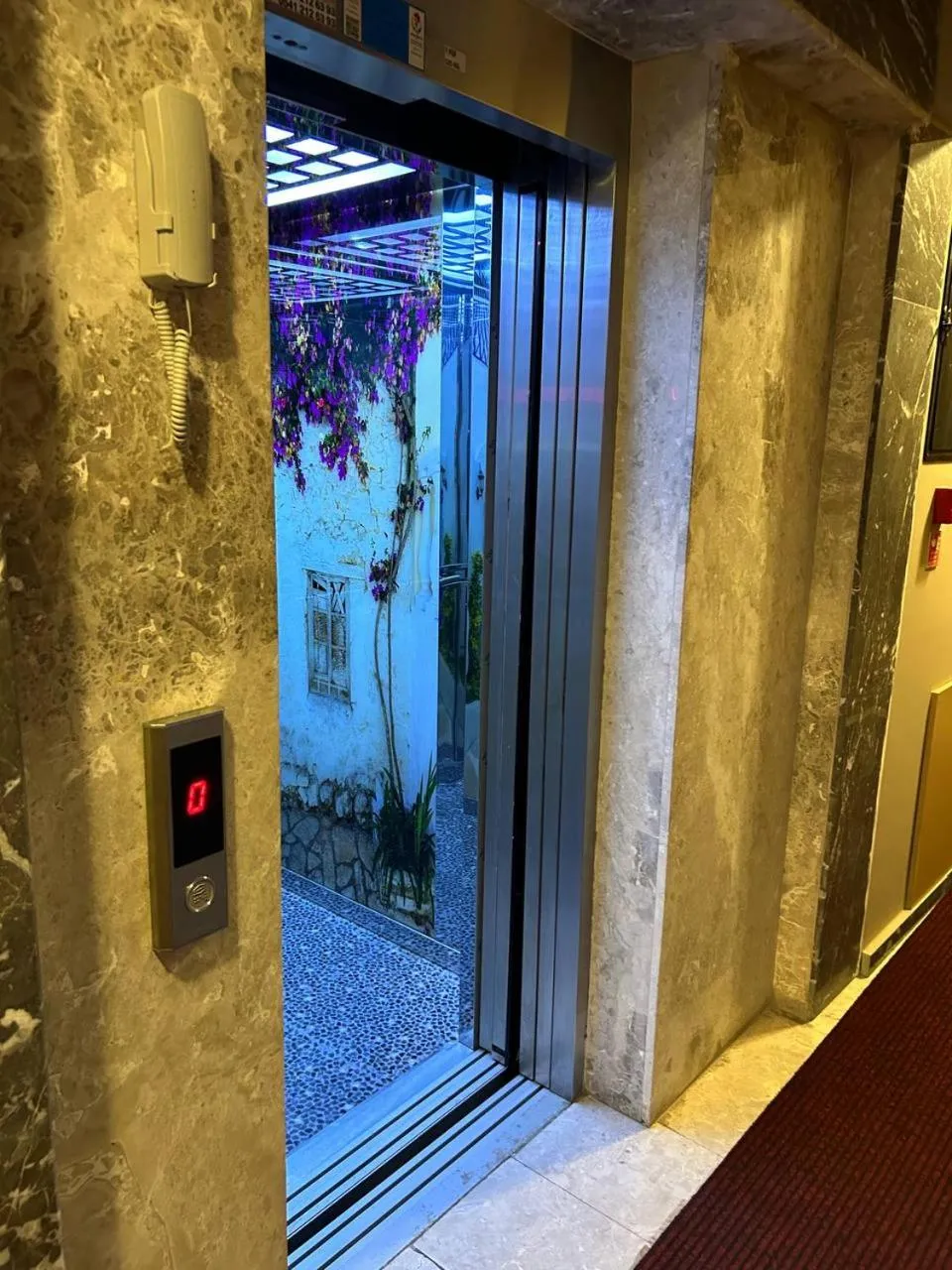 elevator in Moda Hotel