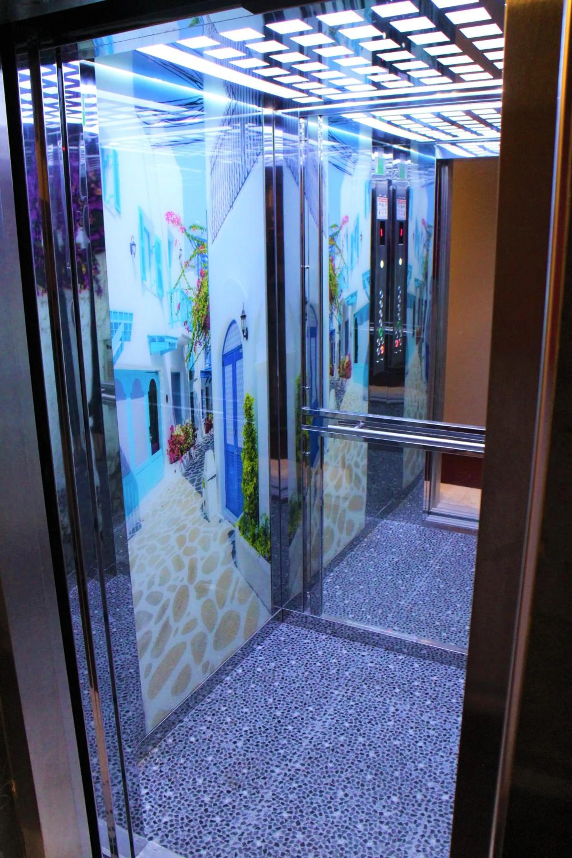 elevator in Moda Hotel