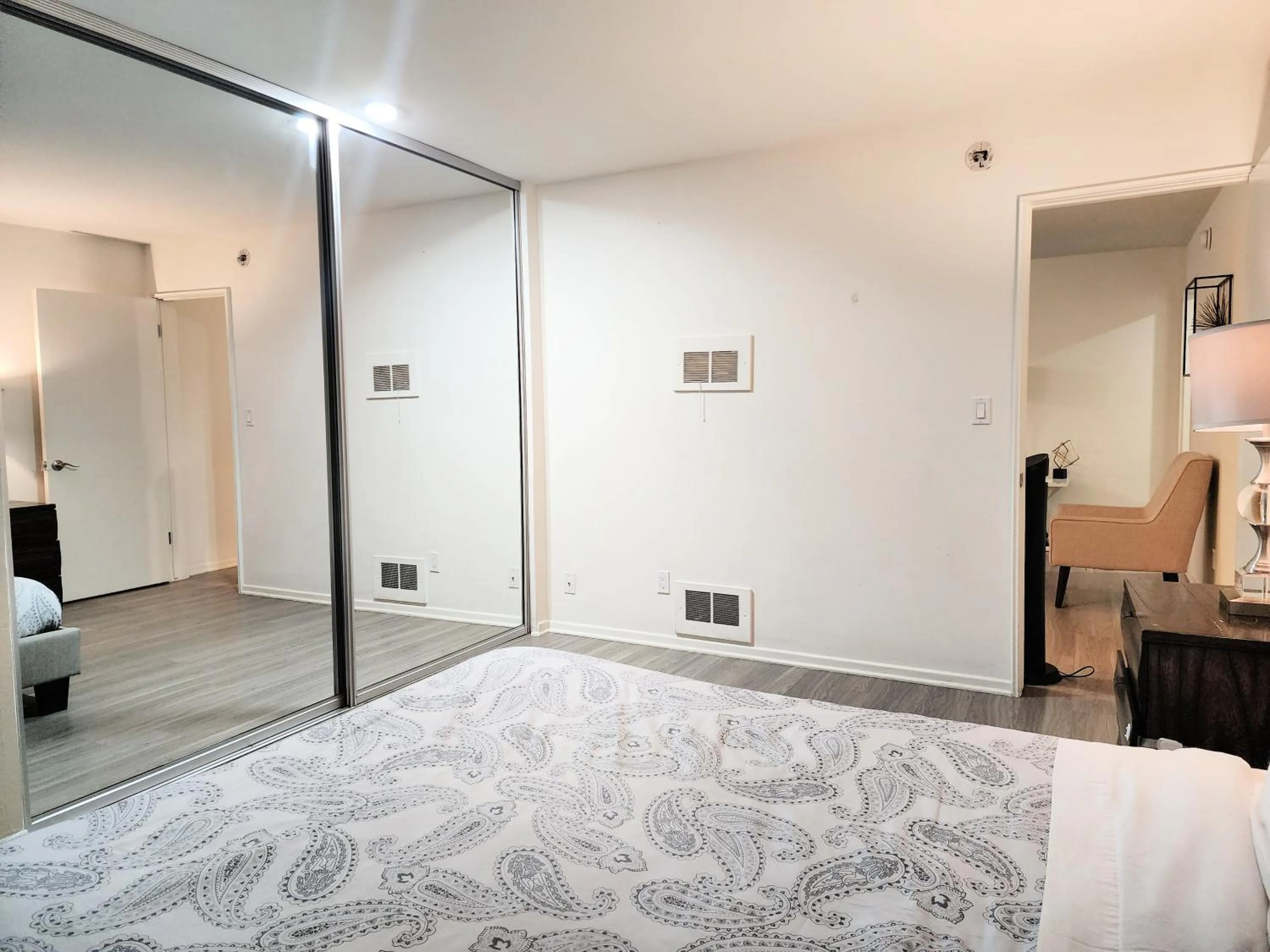 Bed in StaysPro - Executive Santa Monica Suites