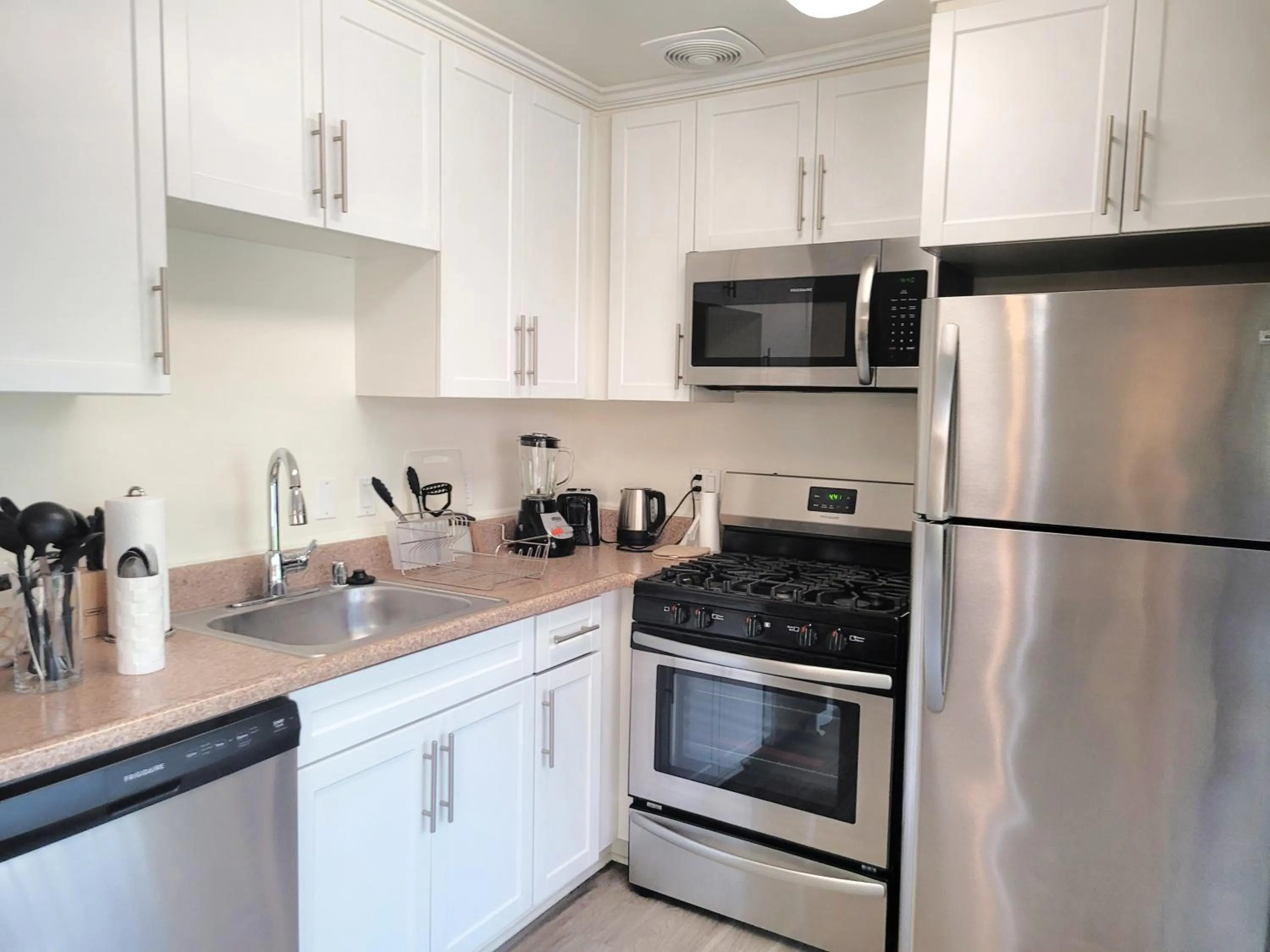 Coffee/tea facilities in StaysPro - Executive Santa Monica Suites