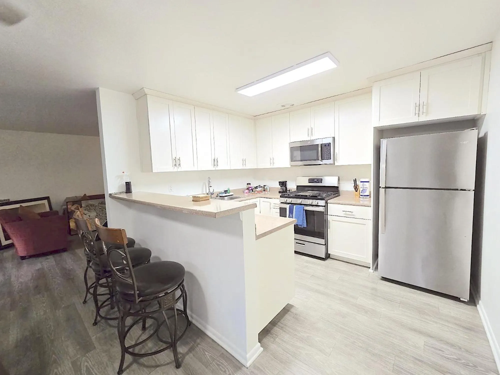 Kitchen or kitchenette in StaysPro - Executive Santa Monica Suites
