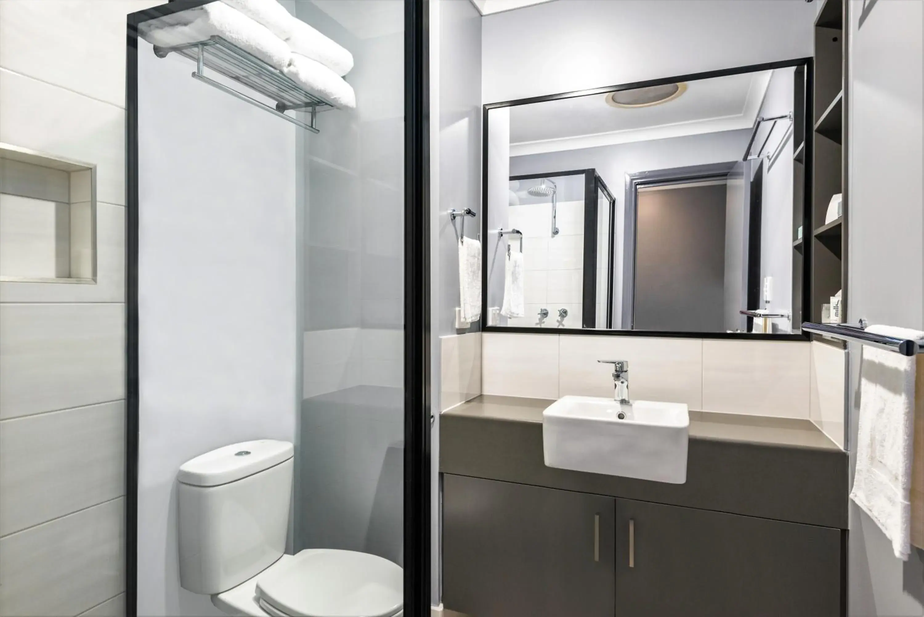 Two-Bedroom Townhouse with Two Queen Beds in Quest Yelverton Kalgoorlie Two-Bedroom Townhouse with Two Queen Beds in Quest Yelverton Kalgoorlie