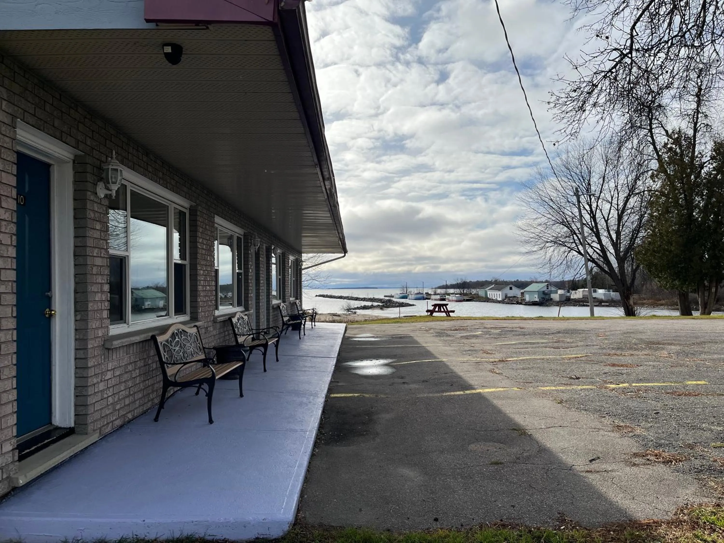 Property building in Old Mill Motel
