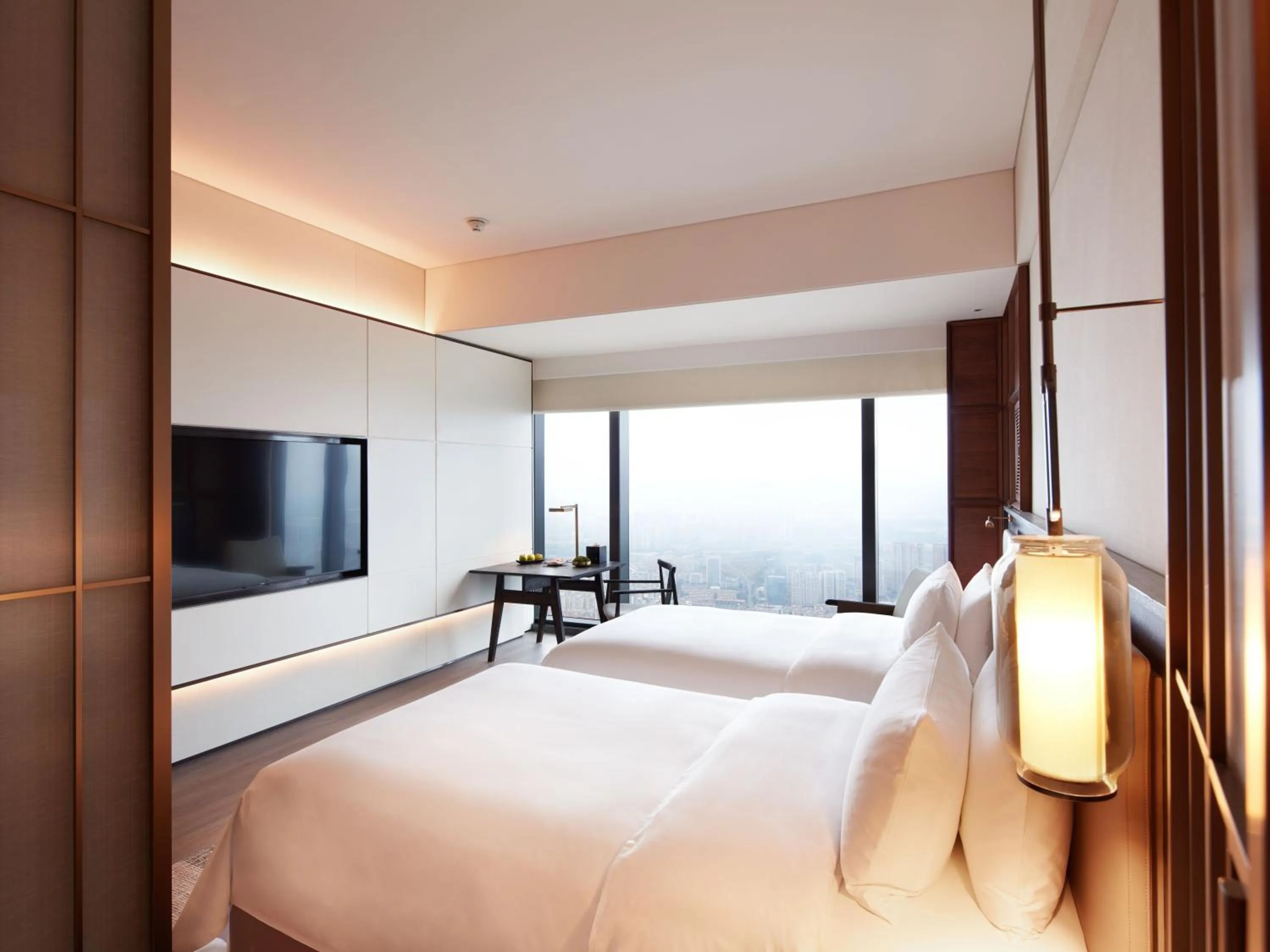 Photo of the whole room, Bed in Shangri-La Nanning - The tallest hotel worldwide in Shangri-La Group