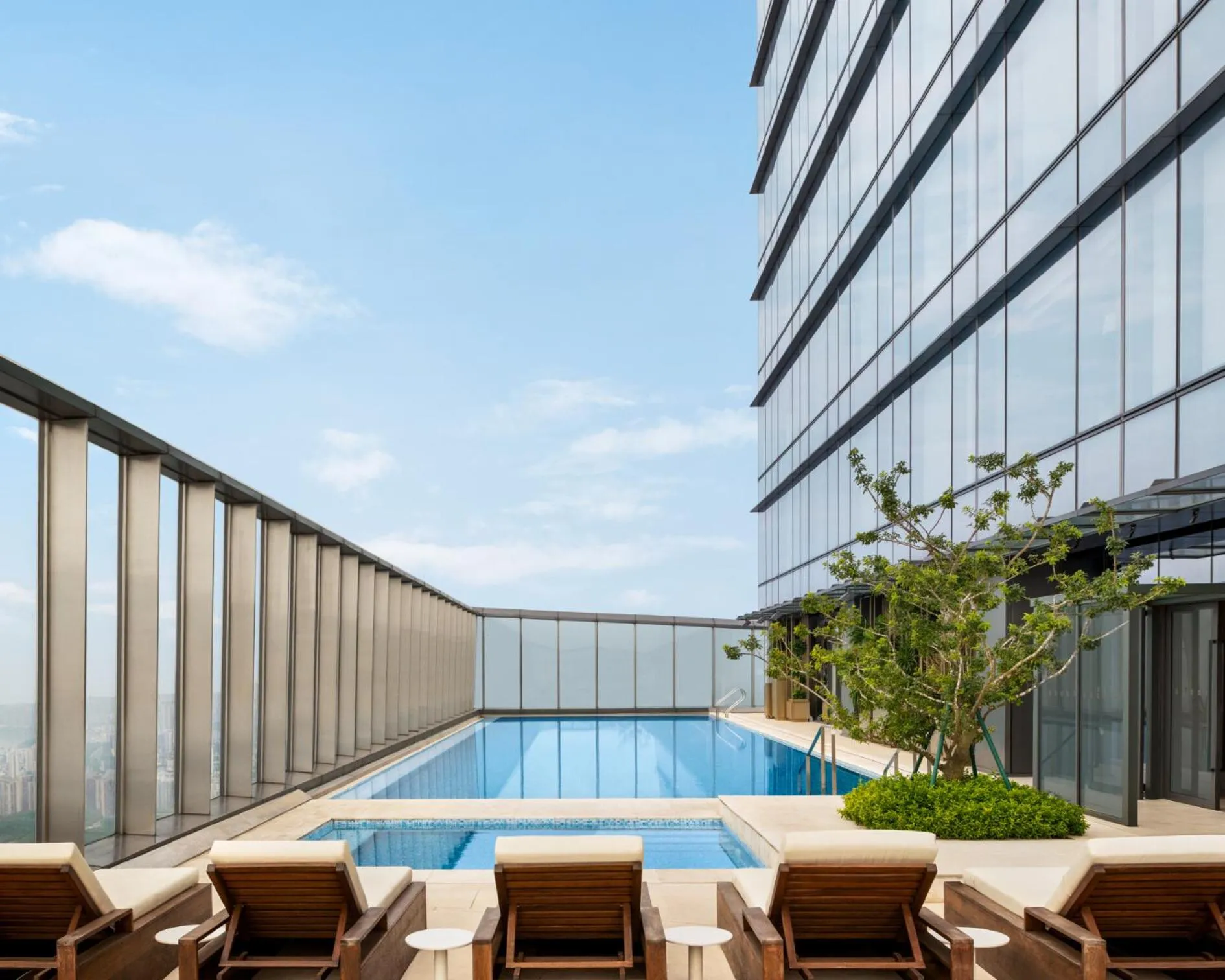 Swimming pool in Shangri-La Nanning - The tallest hotel worldwide in Shangri-La Group