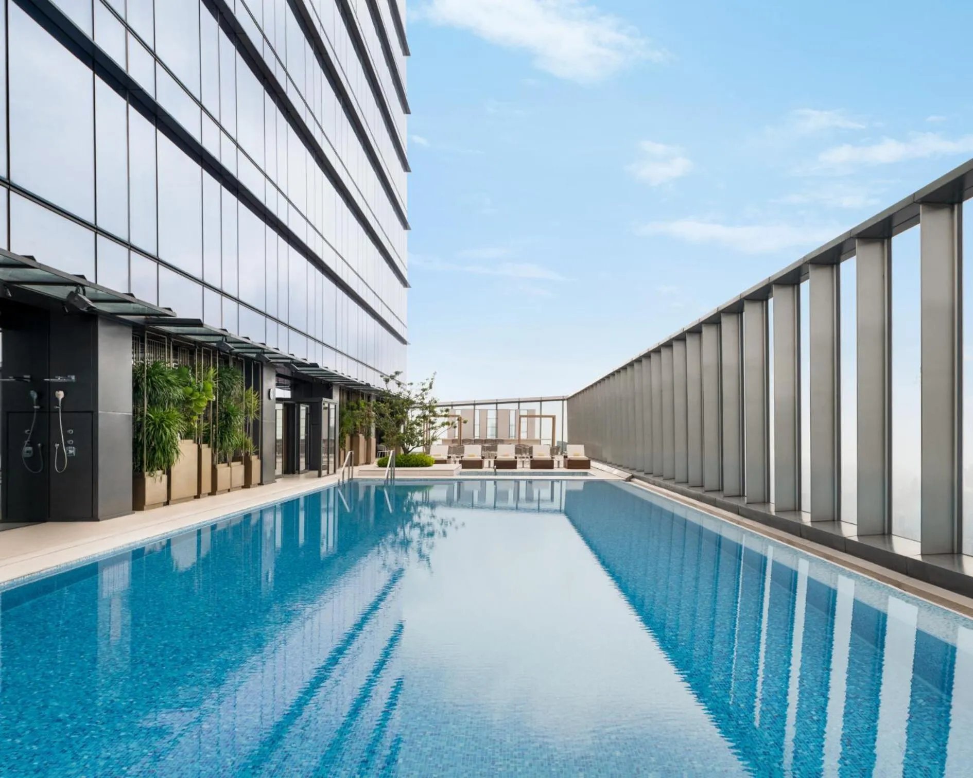 Swimming pool in Shangri-La Nanning - The tallest hotel worldwide in Shangri-La Group