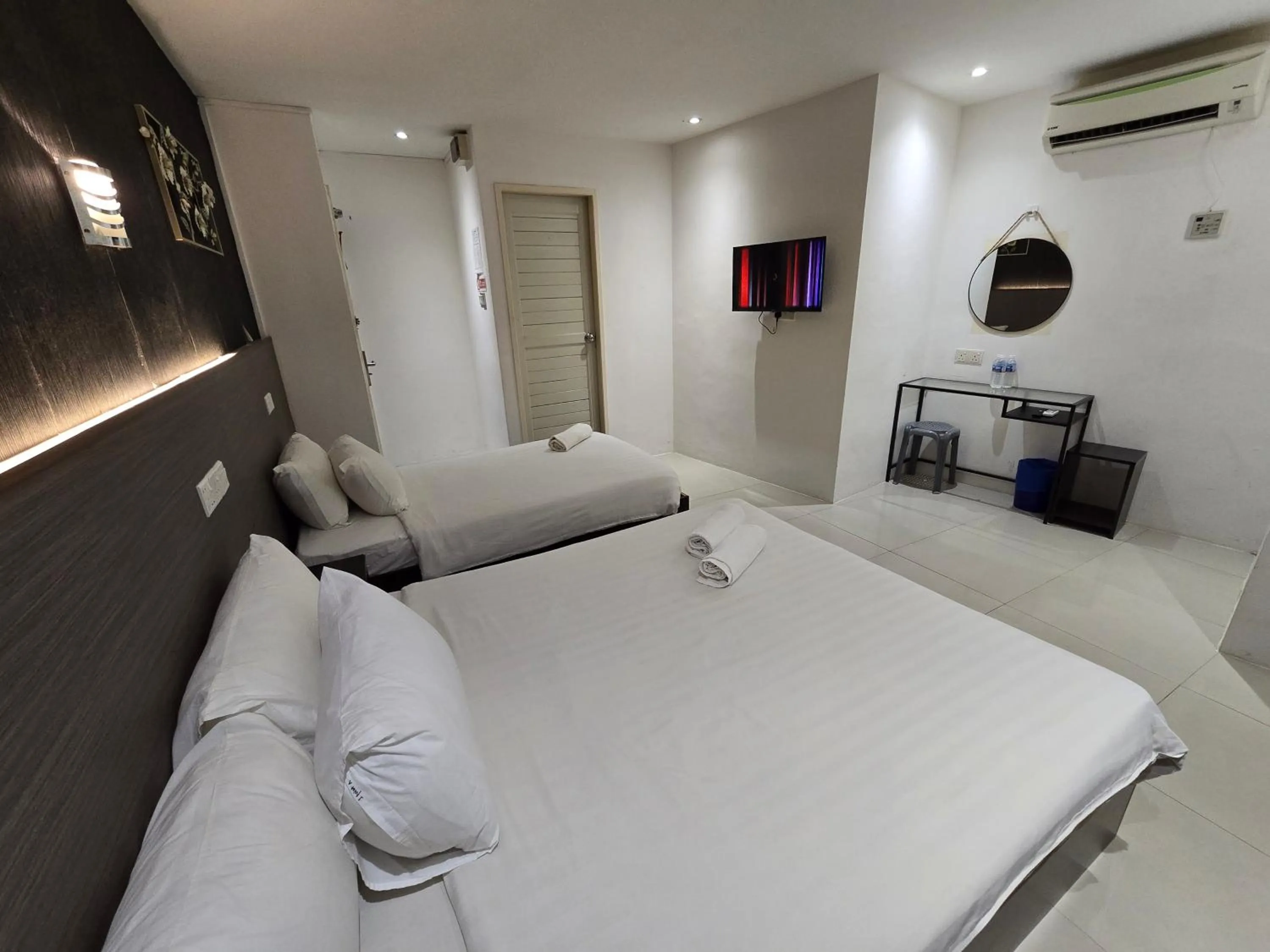 Bed in One Point Hotel