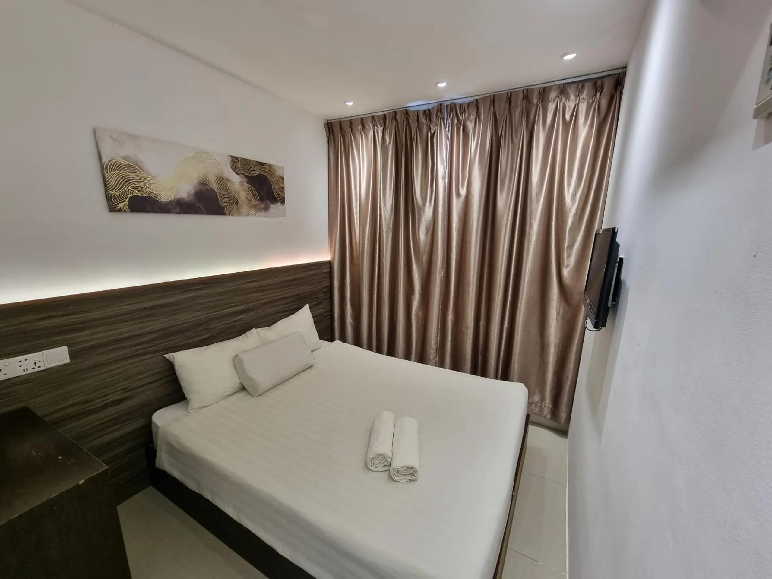 Bed in One Point Hotel