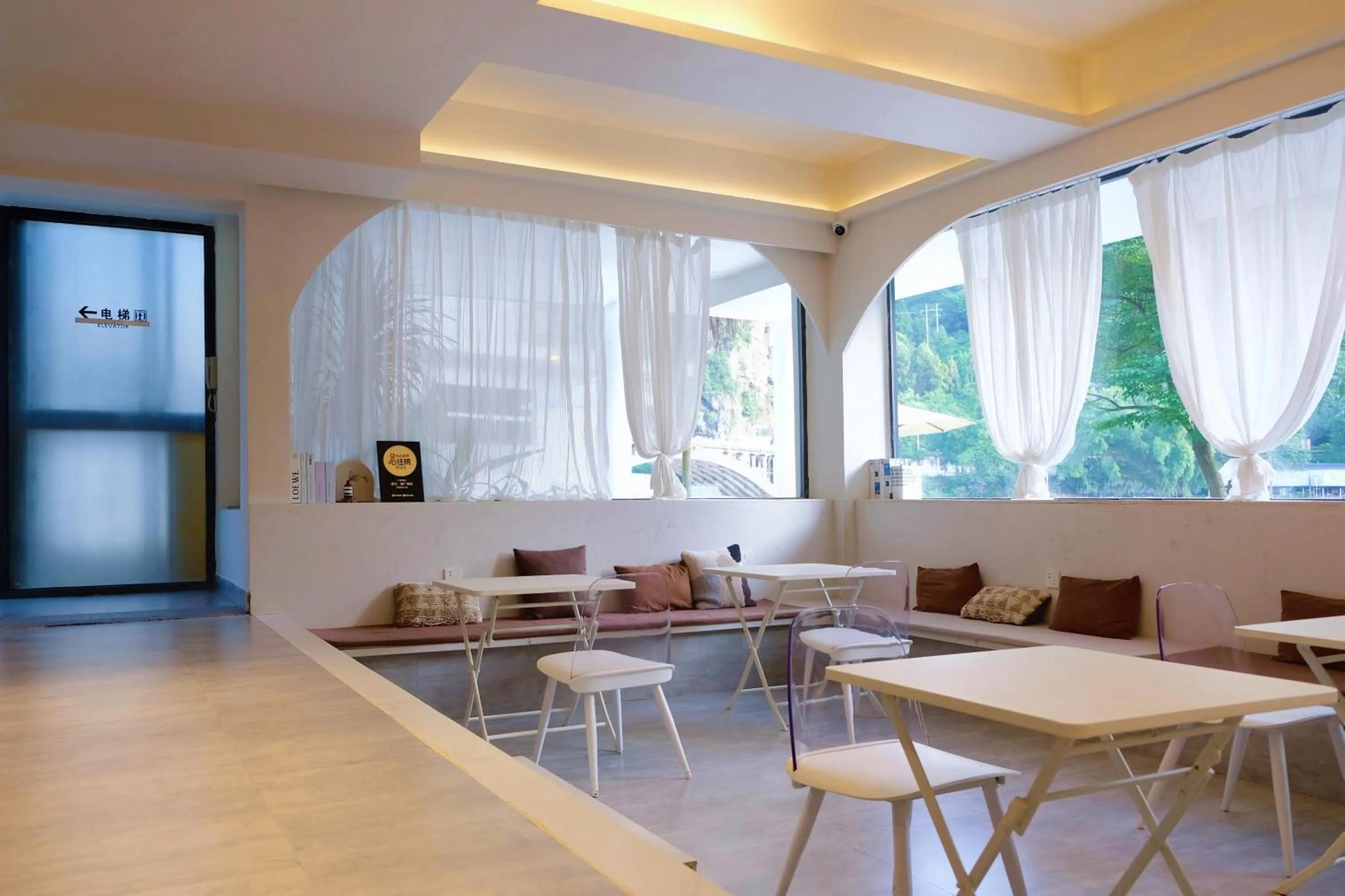 Seating area in Ruoli Yangshuo