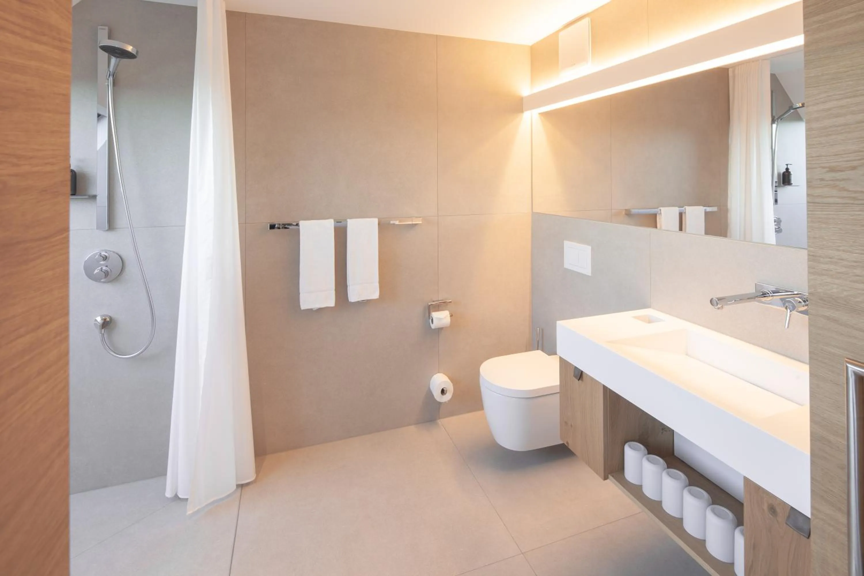 Shower in Hotel Munde