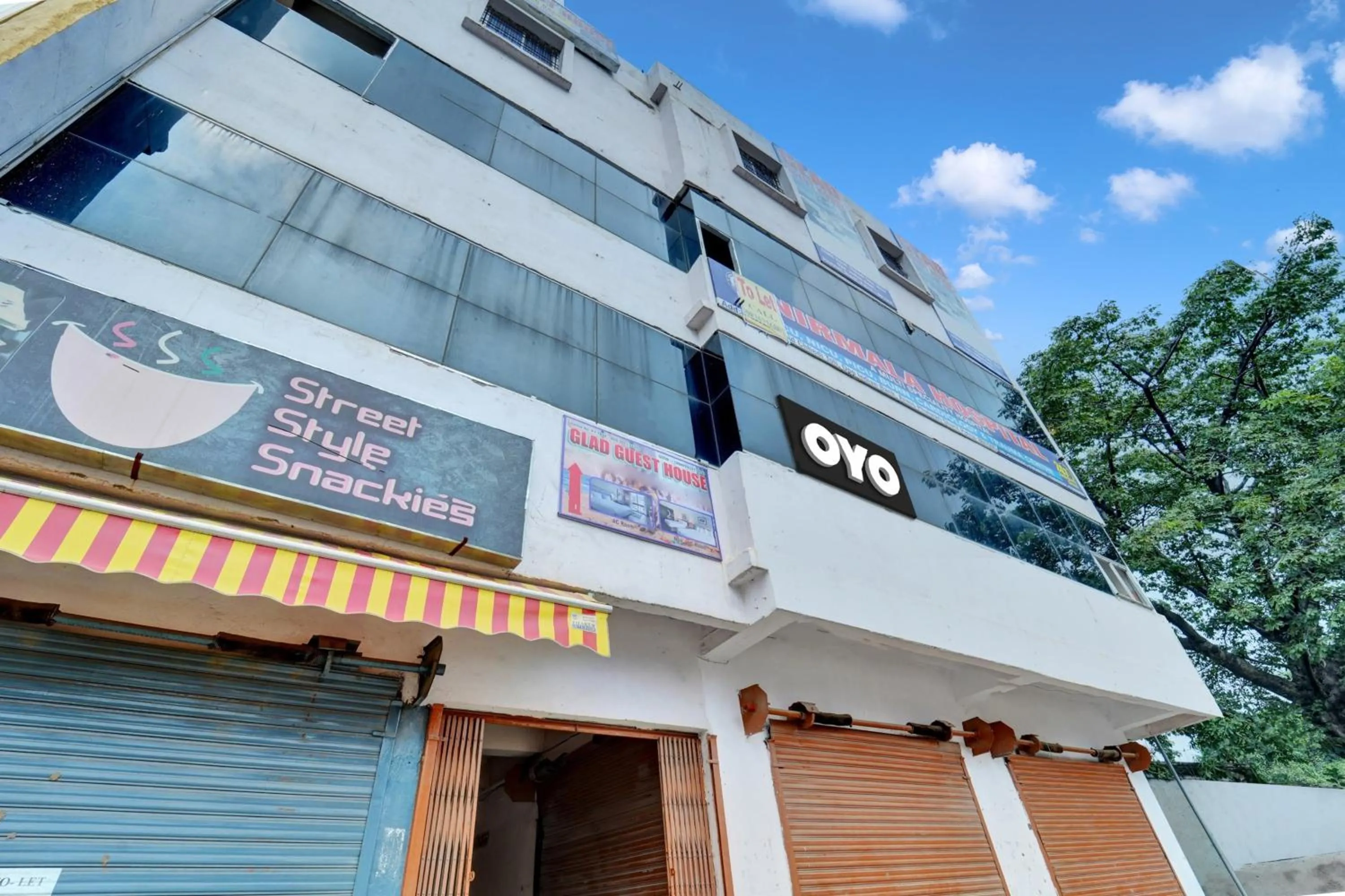 Facade/entrance in Hotel O Glad Guest House