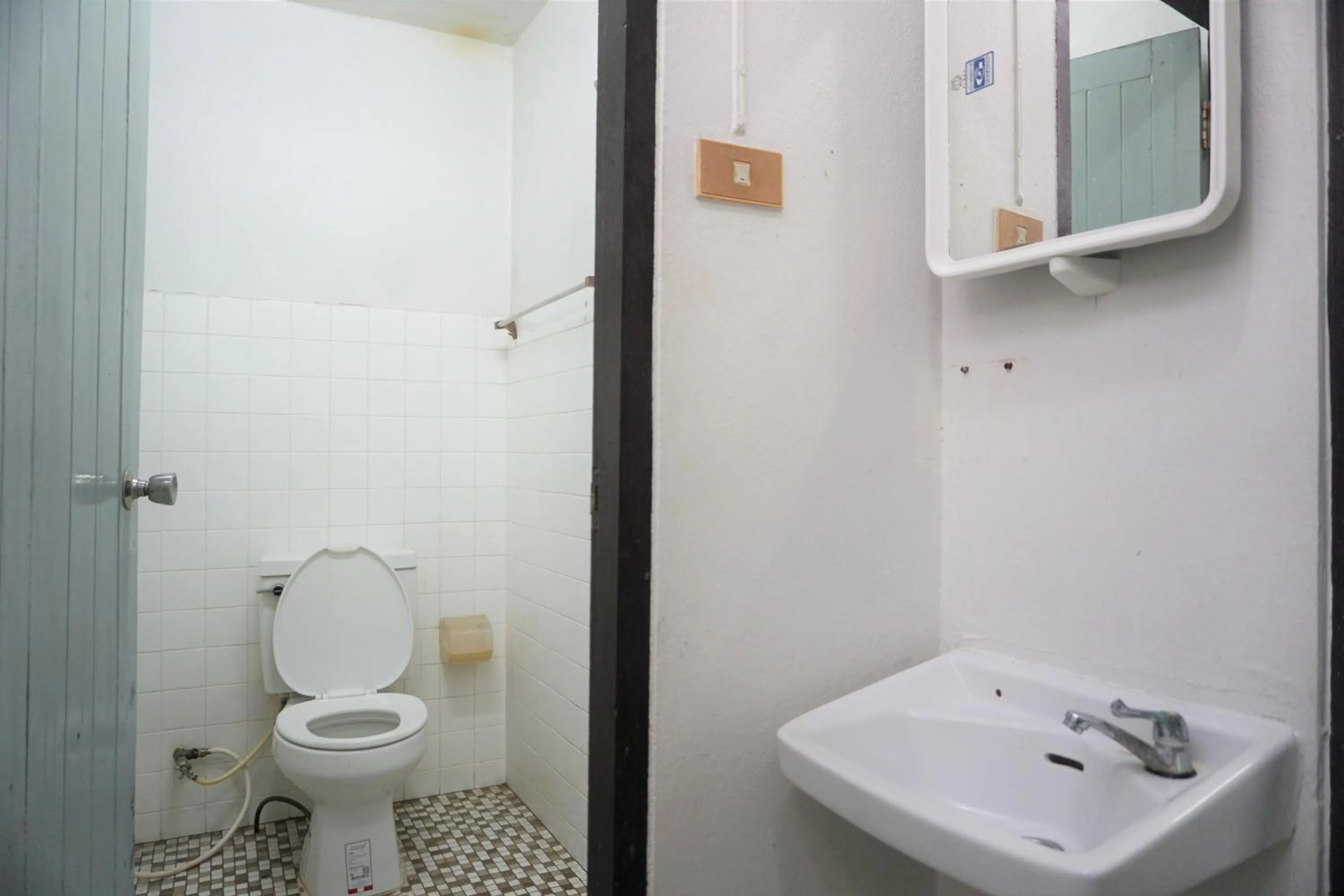 Bathroom in Chomdoi House Hotel